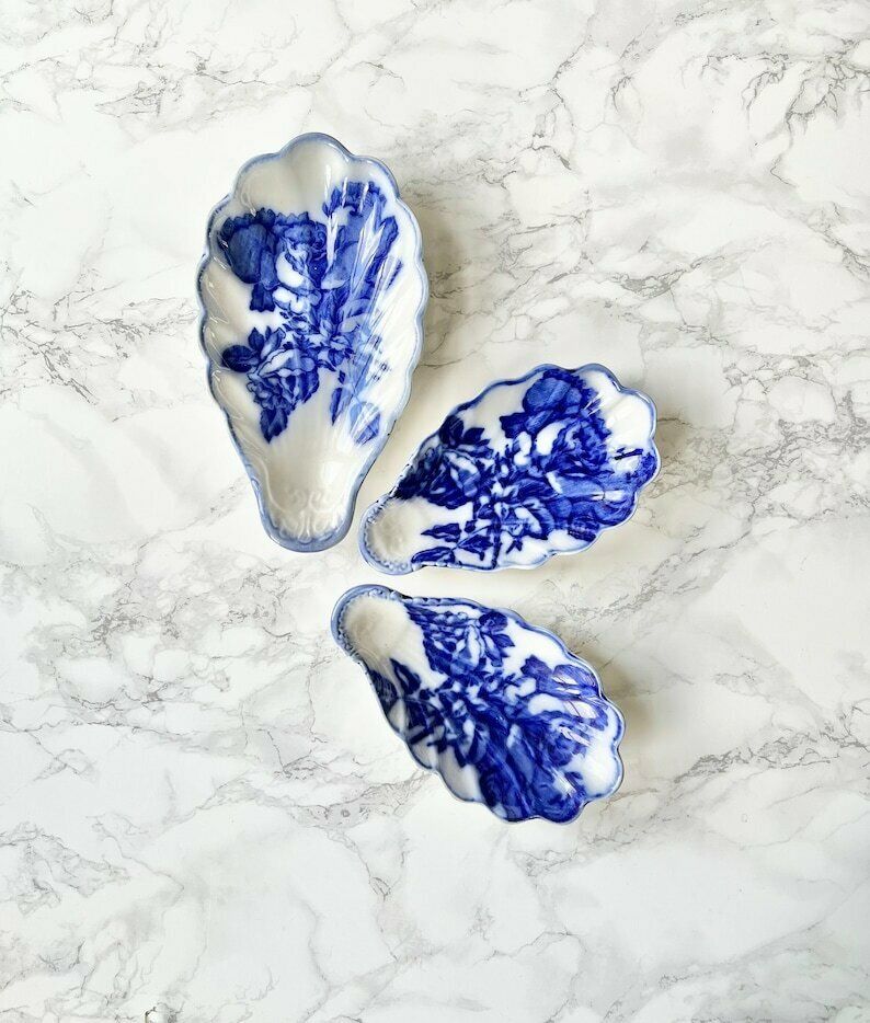 Set Of 3 Cups   Raviers   Shells In White Porcelain With Blue Decoration   2 Sizes