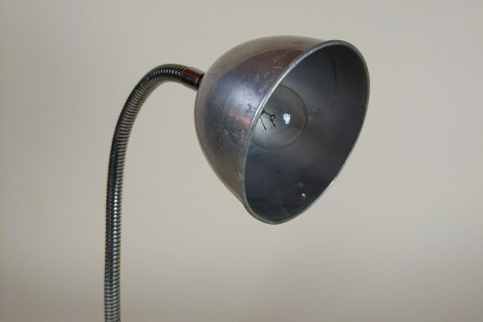 French Vintage 1950s Aluminum Industrial Gooseneck Table Lamp photo for sale