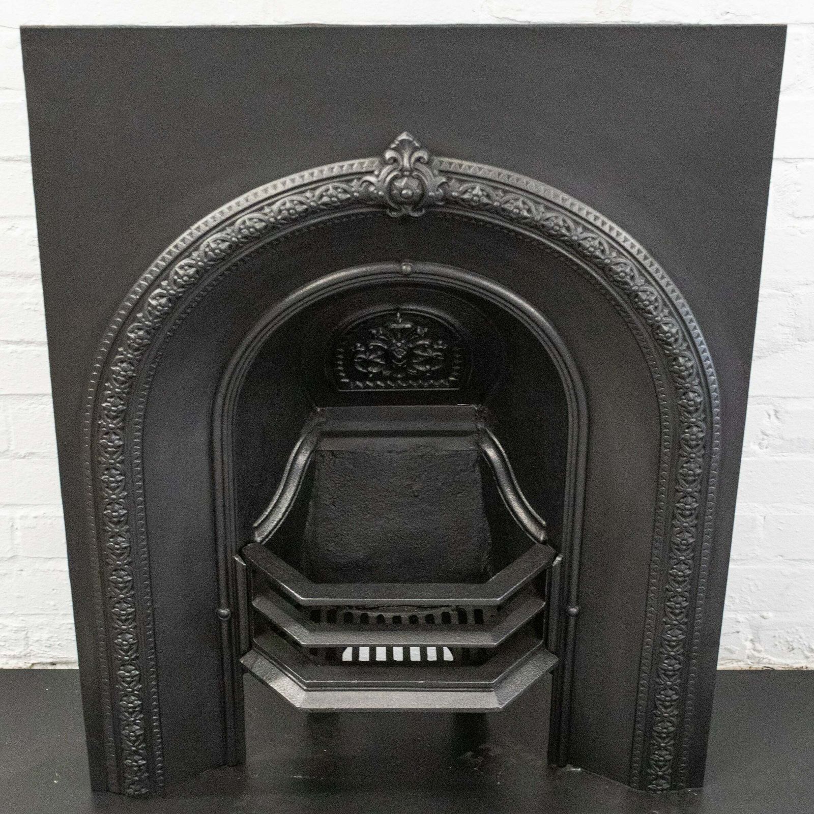 Antique Cast Iron Arched Fireplace Insert photo vinterior