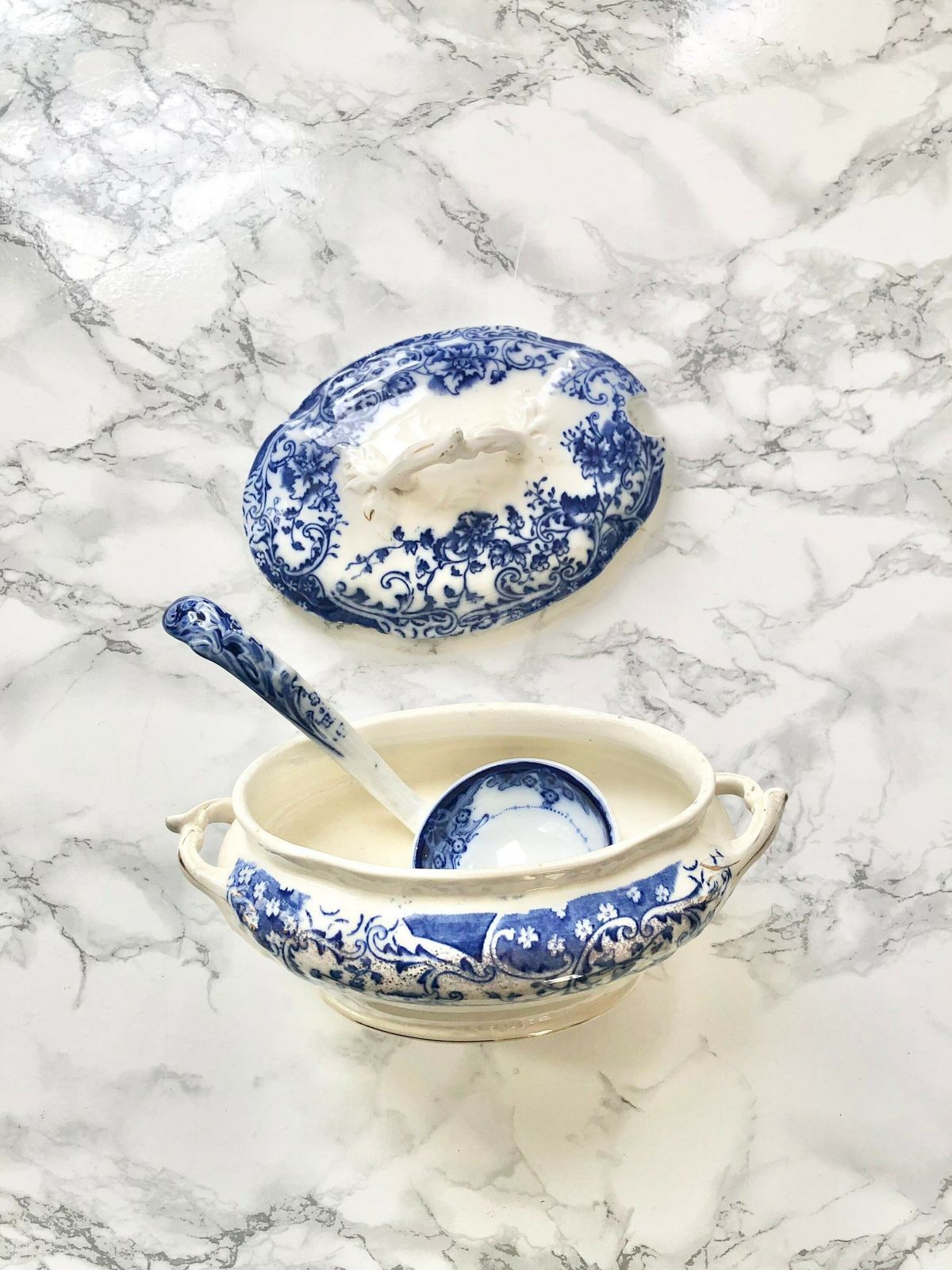 Staffordshire   Set Consisting Of A Covered Gravy Boat And A Ladle   Richmond Model