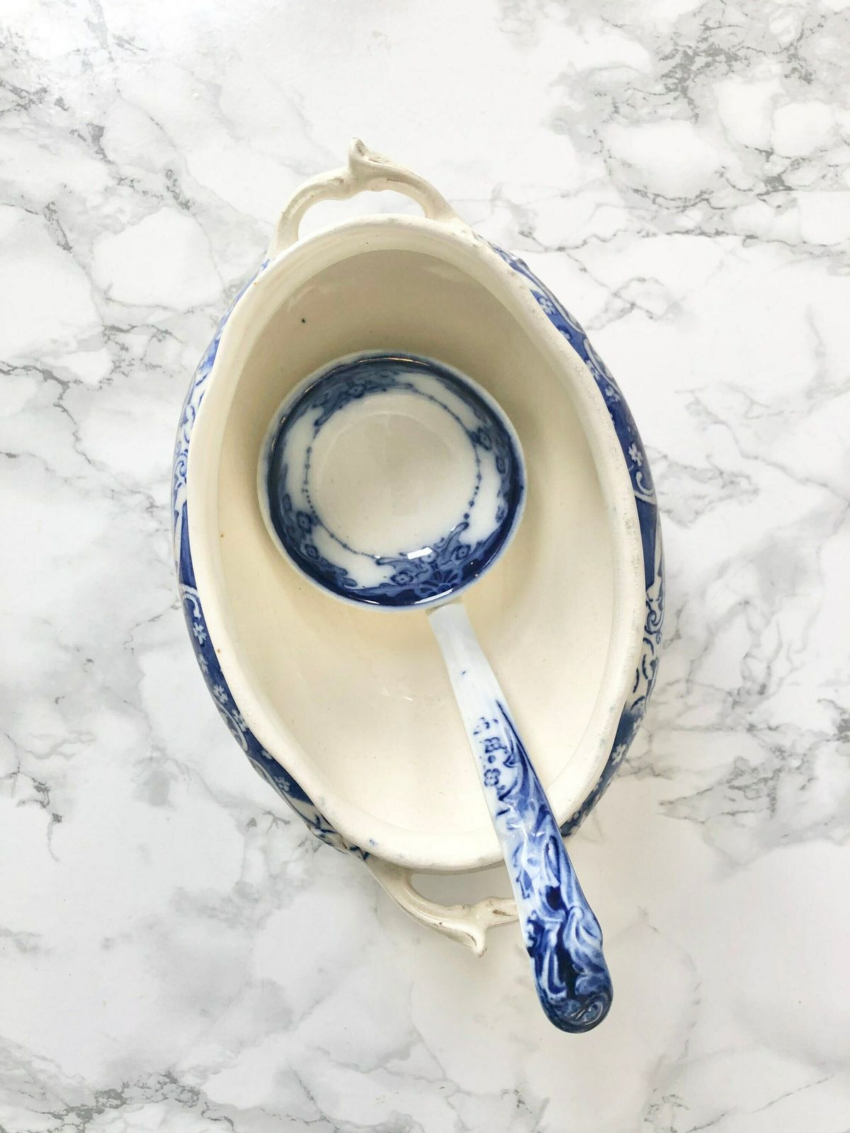 Staffordshire   Set Consisting Of A Covered Gravy Boat And A Ladle   Richmond Model photo 68.0
