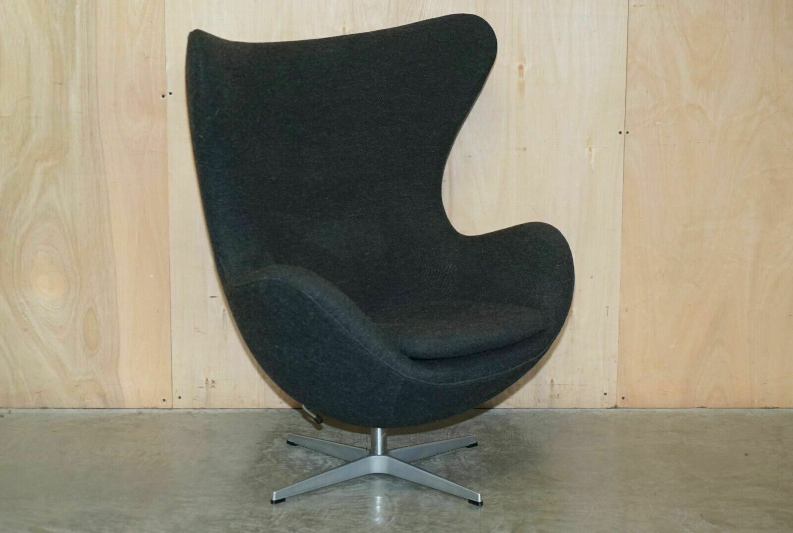 Original 1996 Stamped Fritz Hansen Egg Chair In Black / Grey Fabric