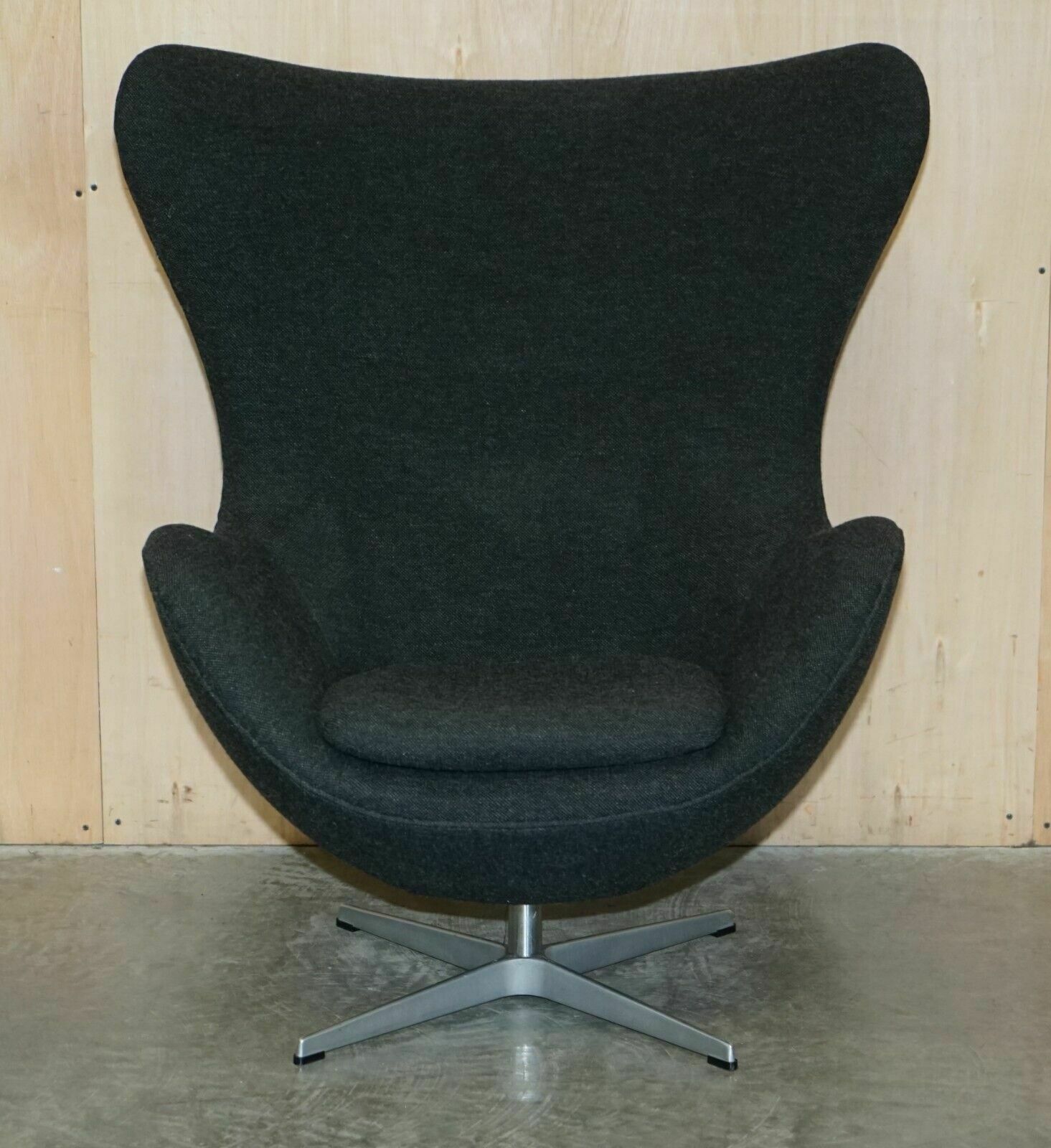 Original 1996 Stamped Fritz Hansen Egg Chair In Black / Grey Fabric photo for sale