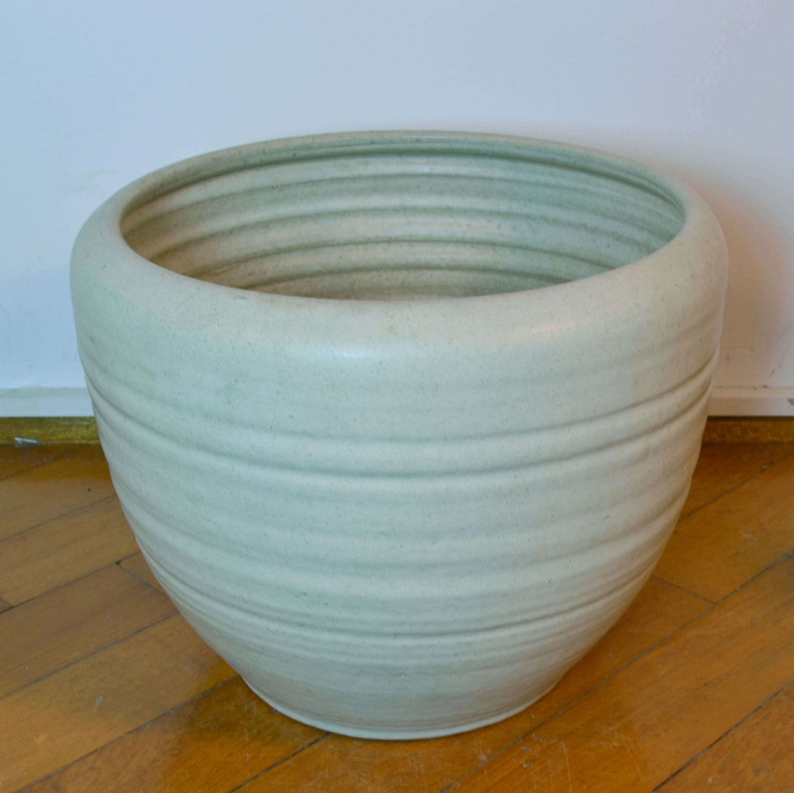 photo vinterior Four Large White Ceramic Studio Pottery Plant Pots, Mobach 1980