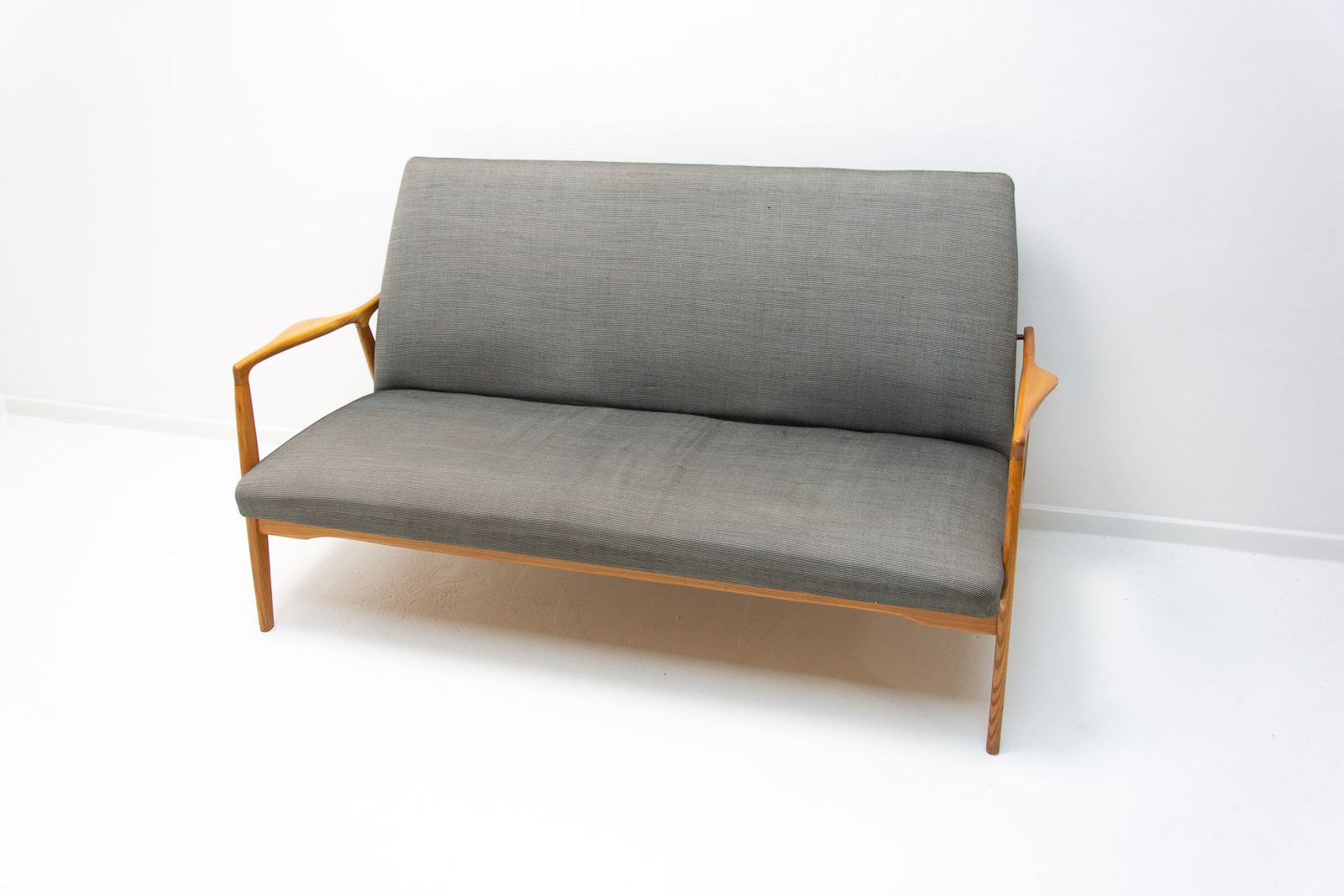 photo vinterior Mid Century Scandinavische Stijl Sofa Van Krásná Jizba, Jaren 1960