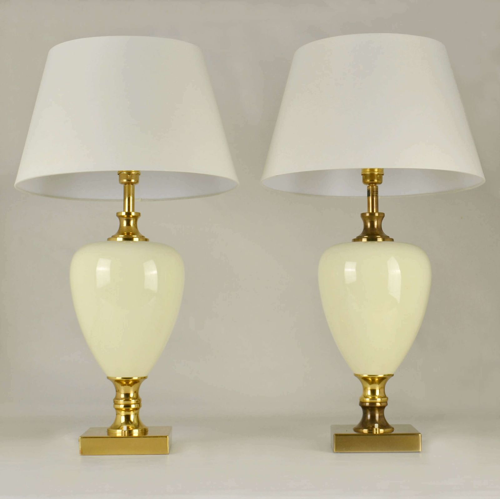 Pair Of Cream Porcelain And Brass Table Lamps By Zonca, Italy, 1970s photo Lighting