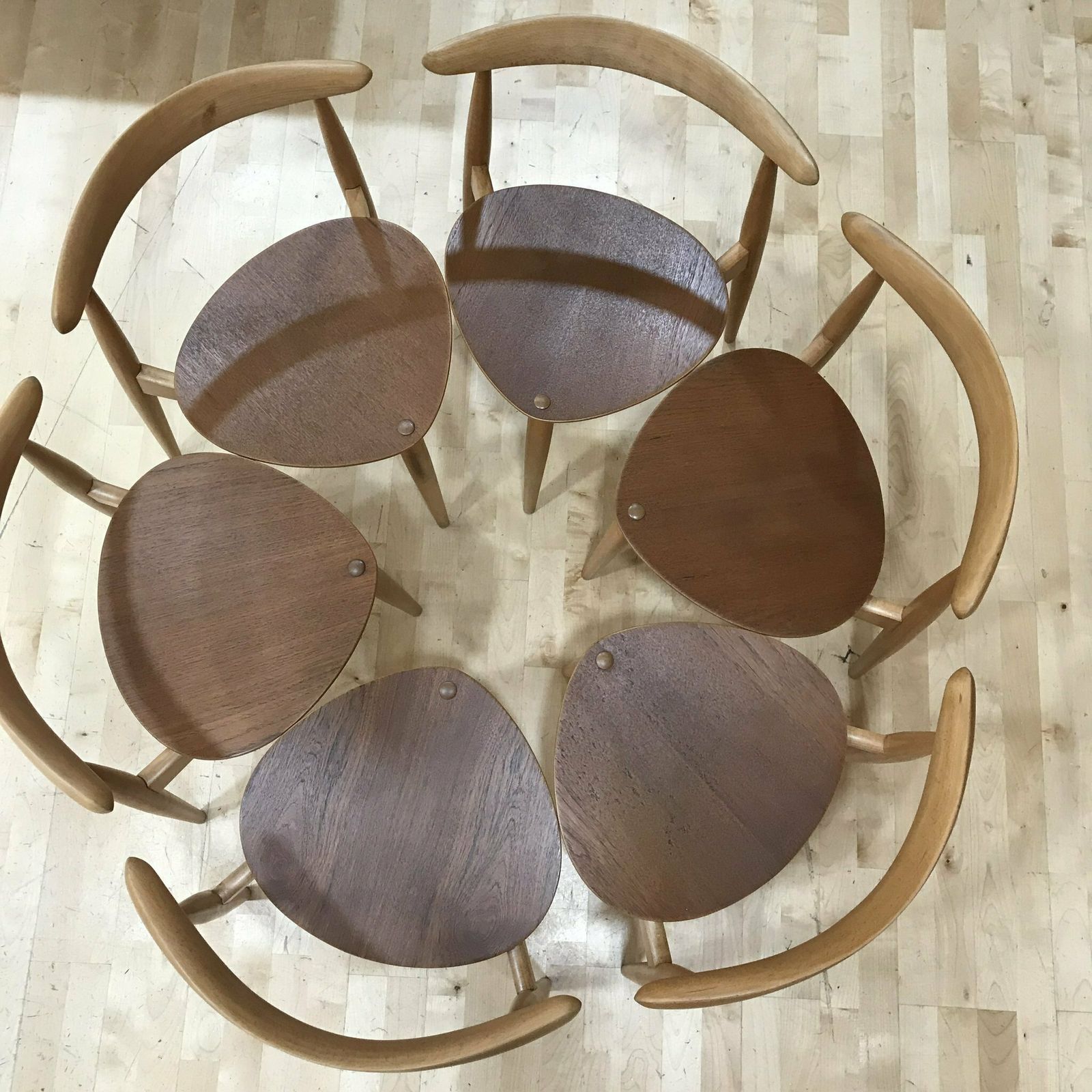 Hans Wegner ‘Heart’ Fh 4103 Teak And Beech Dining Chairs (6) photo vinterior