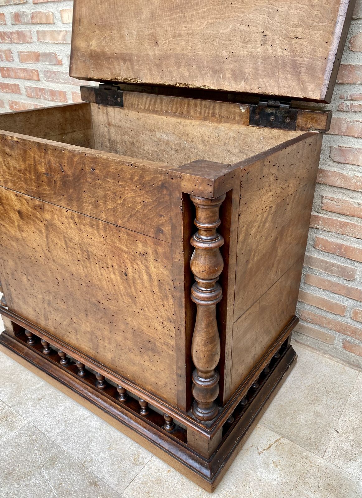 Early 20th Century French Hand Carved Wooden Trunk photo vinterior