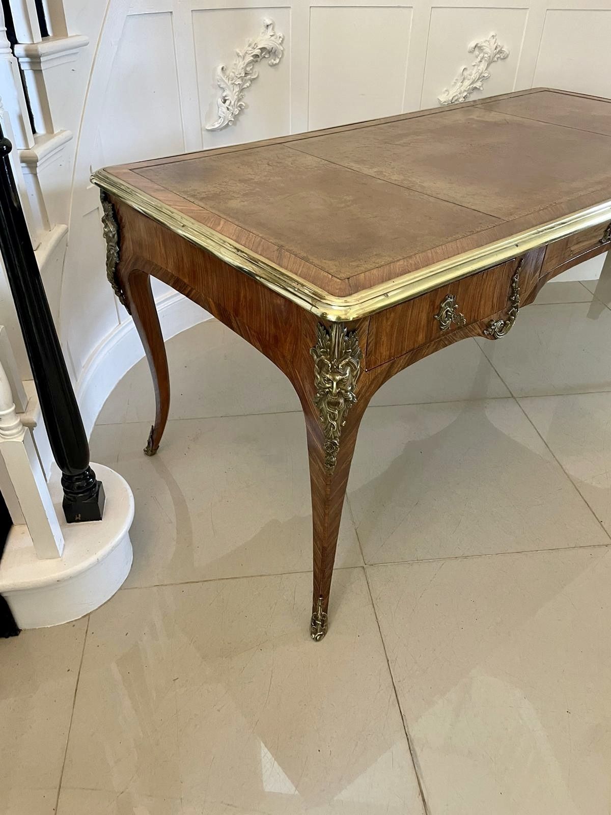 photo vintage Large Antique Quality Freestanding Kingwood Ornate Ormolu Mounted Partners Plat Desk