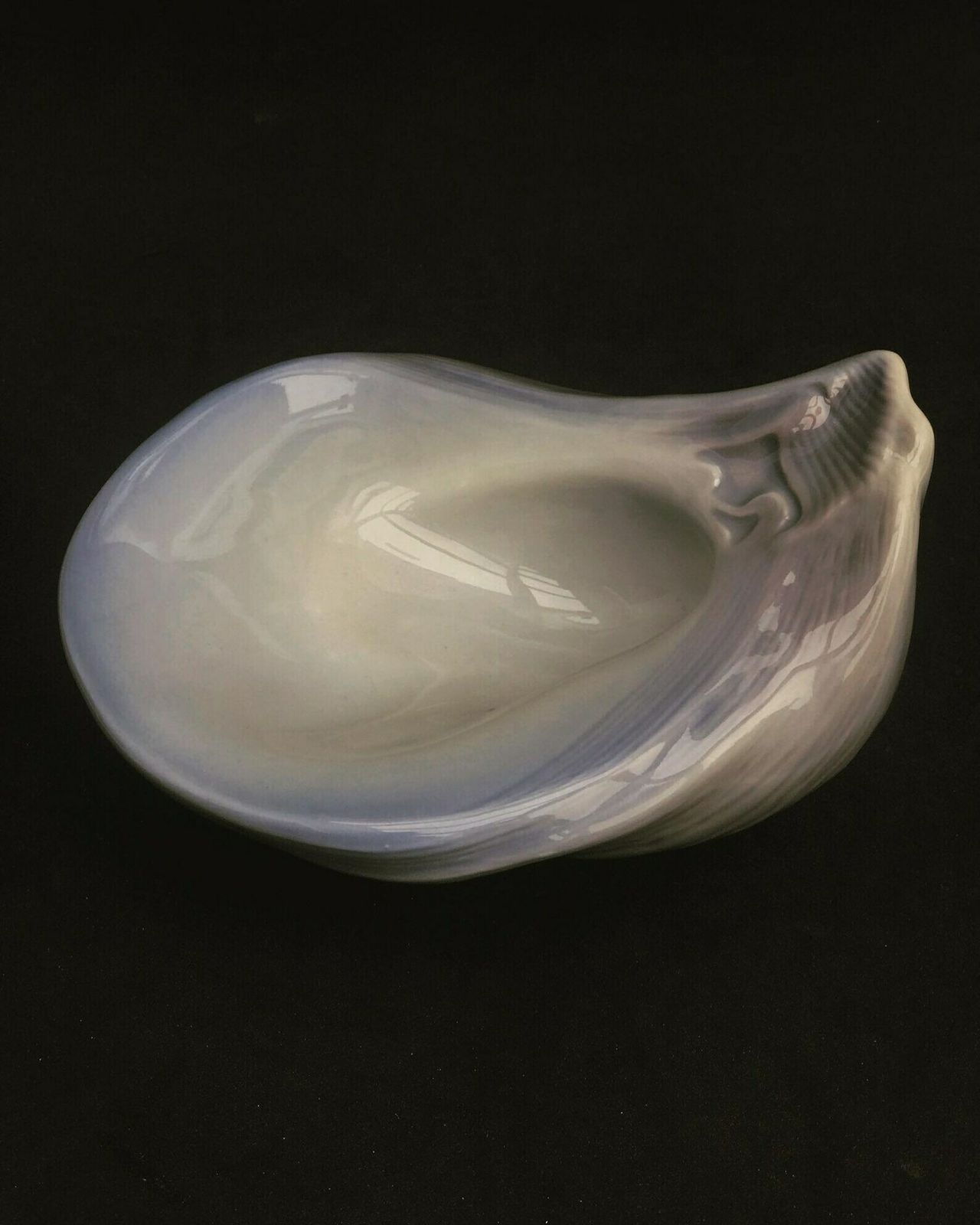 Pipe Rest Royal Copenhagen Porcelain Pipe Holder Bowl Pipe Collector Art Deco Danish 1920s Tobacco Oyster Shell Shaped Grey Blue Decor photo furniture