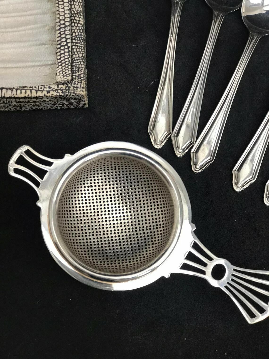 Art Nouveau Verzilverd Theeservies Met Zeef En Lepels – Set Van 6 In Doos – Engeland, Jaren 1910 – Victorian Flatware photo vintage
