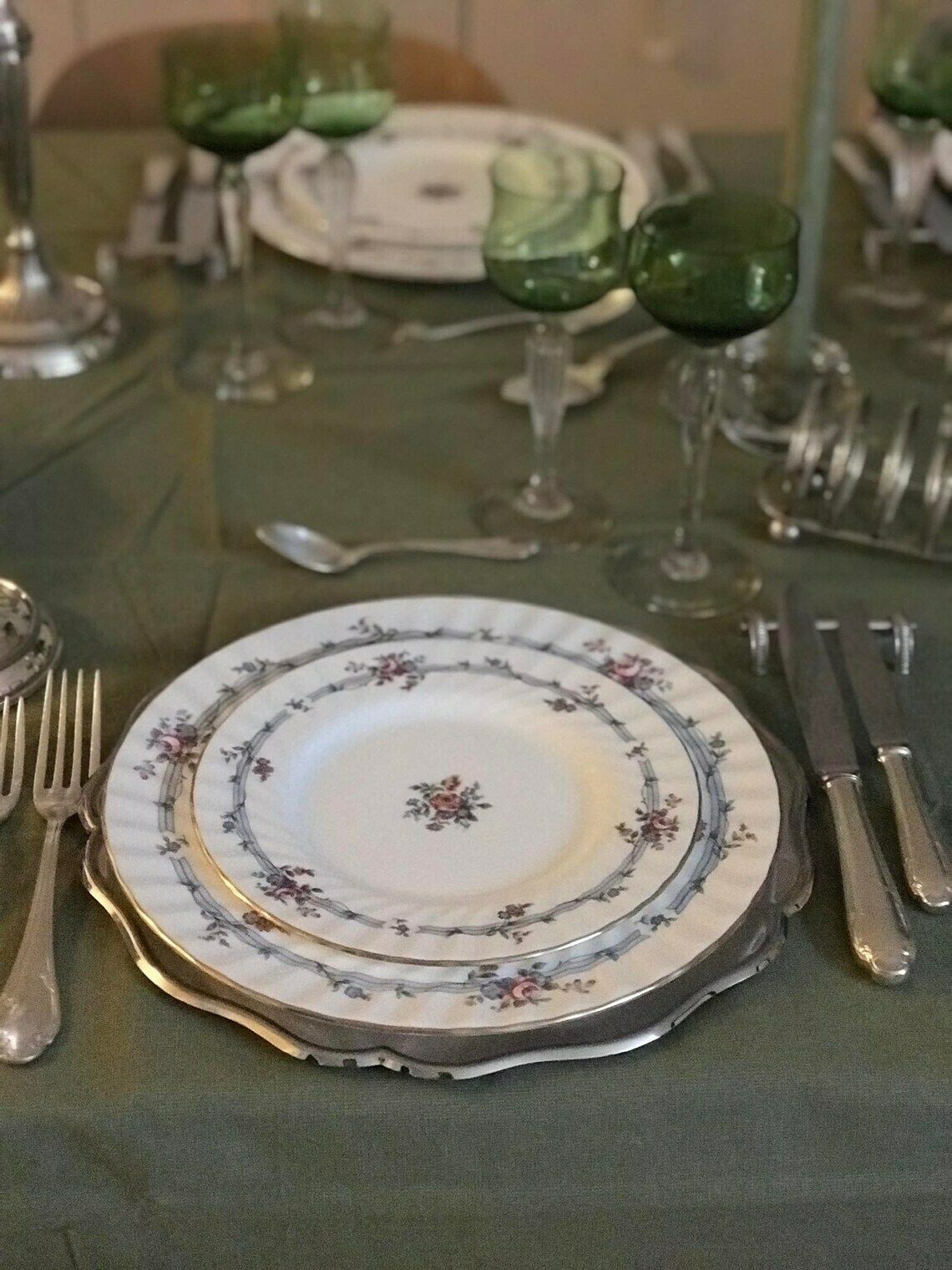 Minton Chartwell 6 Dinner Plates Royal Doulton 6 Salad/Dessert Plates Romantic Floral White Golden Rim Wedding Gift Luxury Holidays Table photo for sale