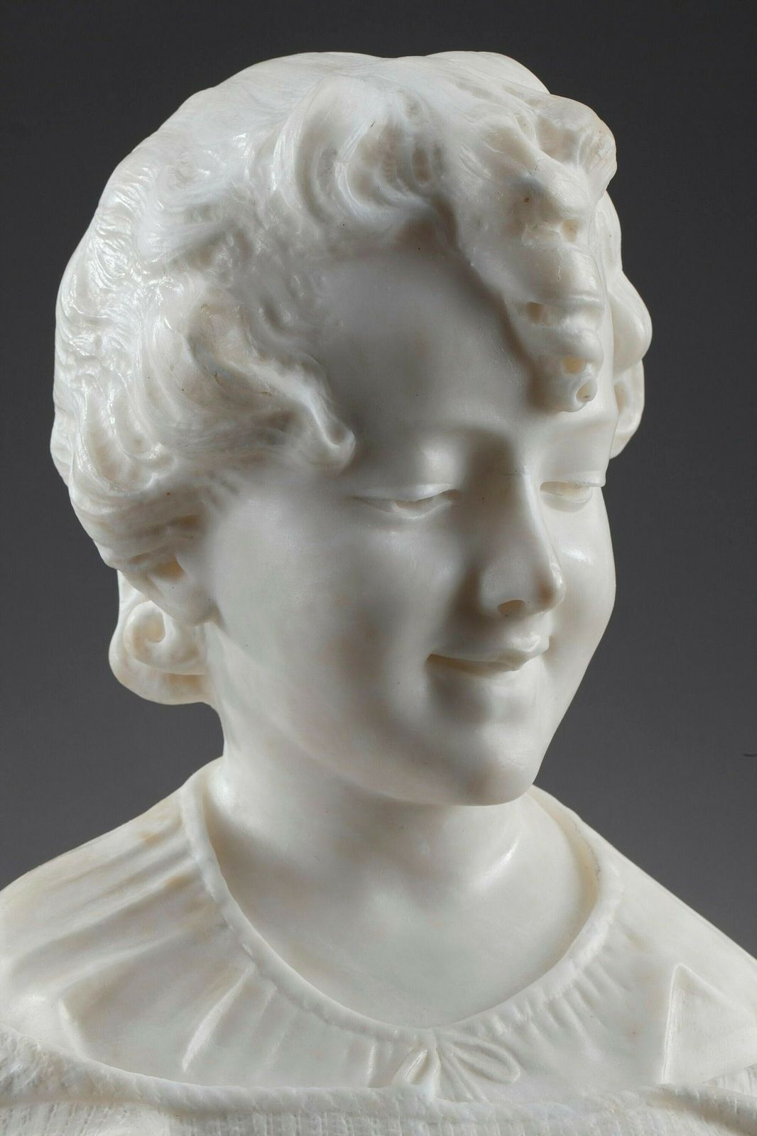 photo furniture Sculpture Alabaster "Bust Of A Young Girl", 19th Century