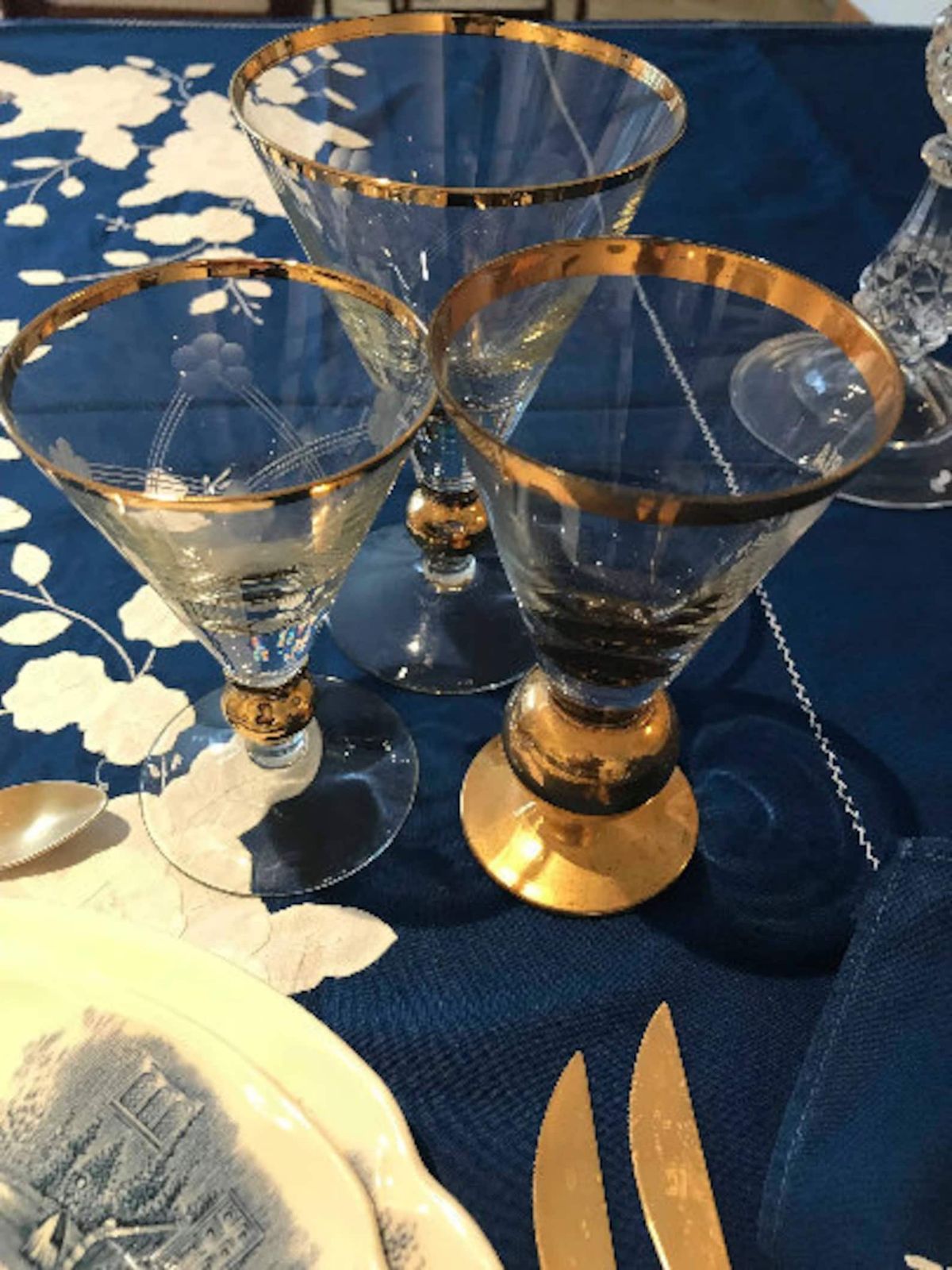 Set Van 4 Waterglazen | Verguld Voetje Met Bol En Ronde Basis | Hollywood Regency | Frankrijk | Ca. Jaren 1950 photo vintage
