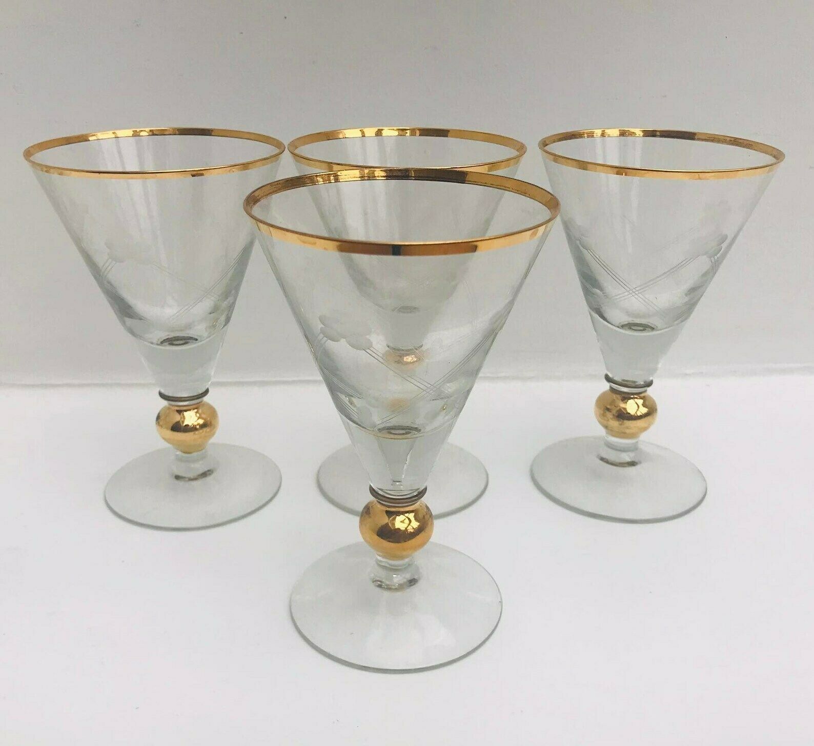 photo furniture Set Van 4 Waterglazen | Verguld Voetje Met Bol En Ronde Basis | Hollywood Regency | Frankrijk | Ca. Jaren 1950