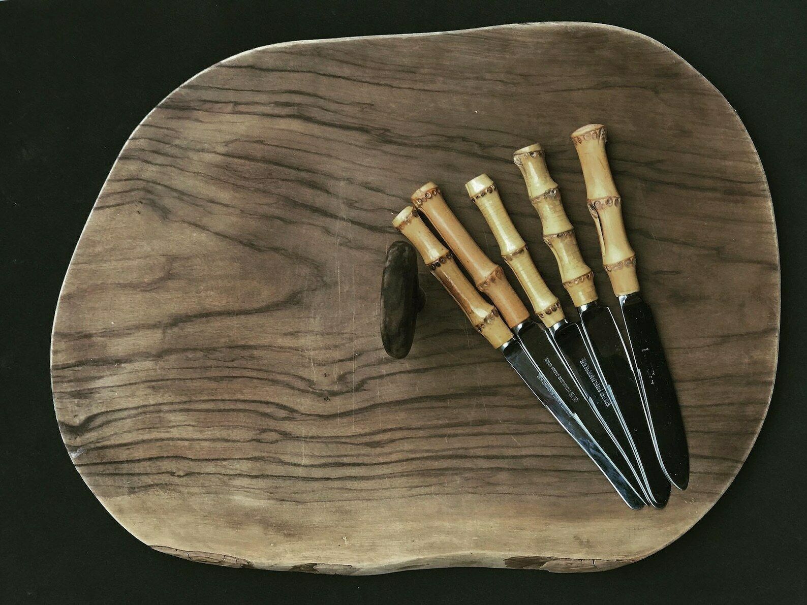 Planche à découper vintage en bois d'olivier, plateau à charcuterie, fromages et apéritifs, accessoire de photographie, planche à pain rustique