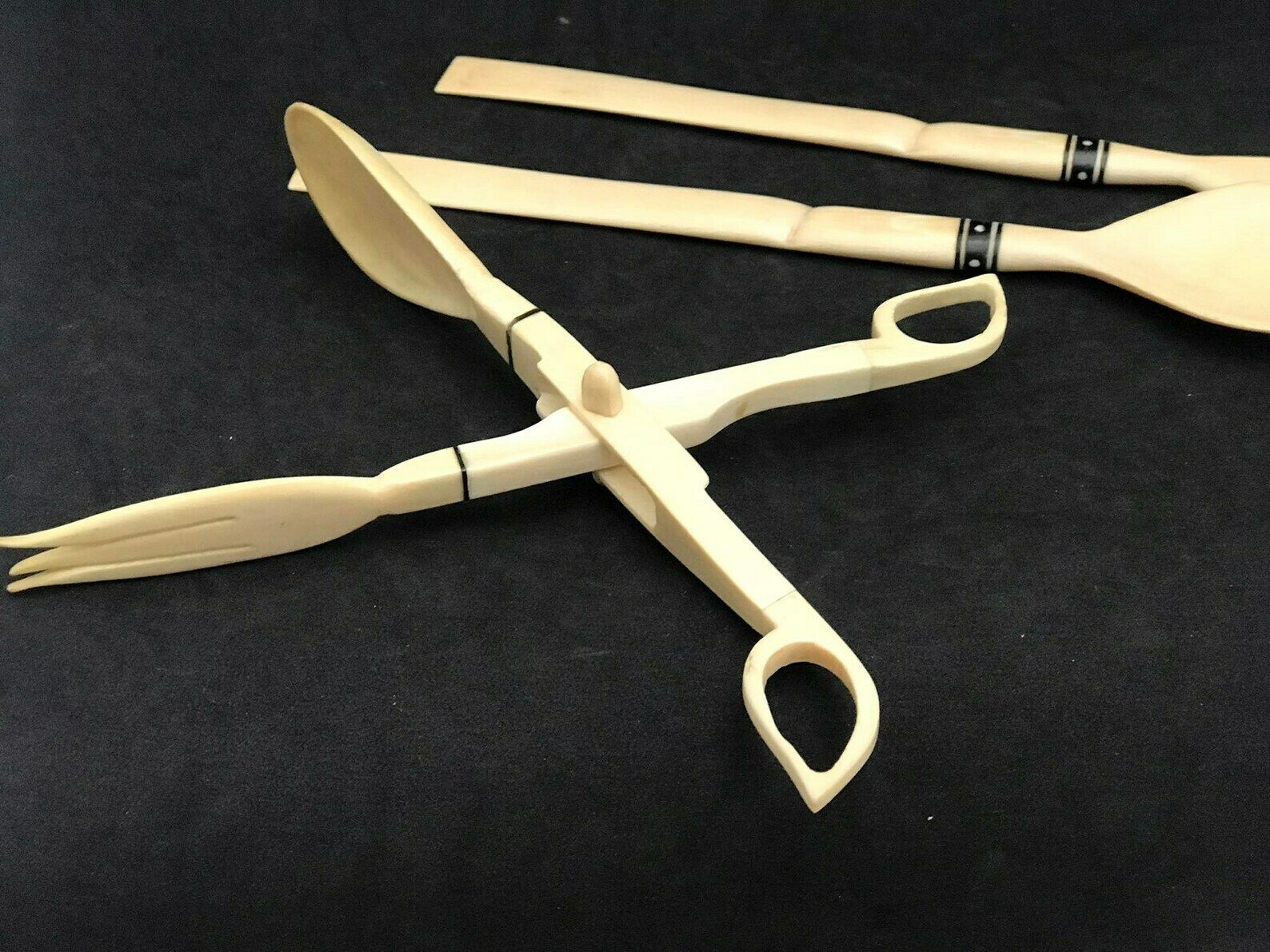 Vintage Saladeschepset – Vork En Lepel – Pastelcrème/Wit En Zwart – Etnisch Celluloid Plastic – Ca. 1950 – Cadeau/Tuinfeest photo Woonaccessoires