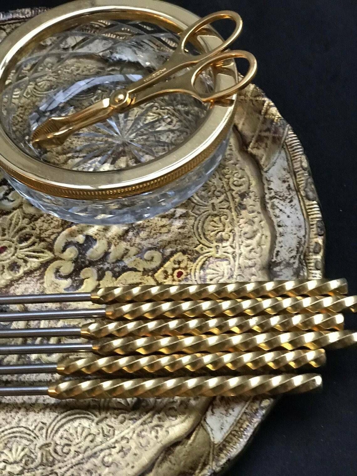 Aperitief Set Gouden Schalen Tapas Ronde Florentijnse Schaal Bardecor Gouden Vorken Kristal En Goud Metaal Cadeau Voor Familie Luxe Huwelijkscadeau photo vinterior