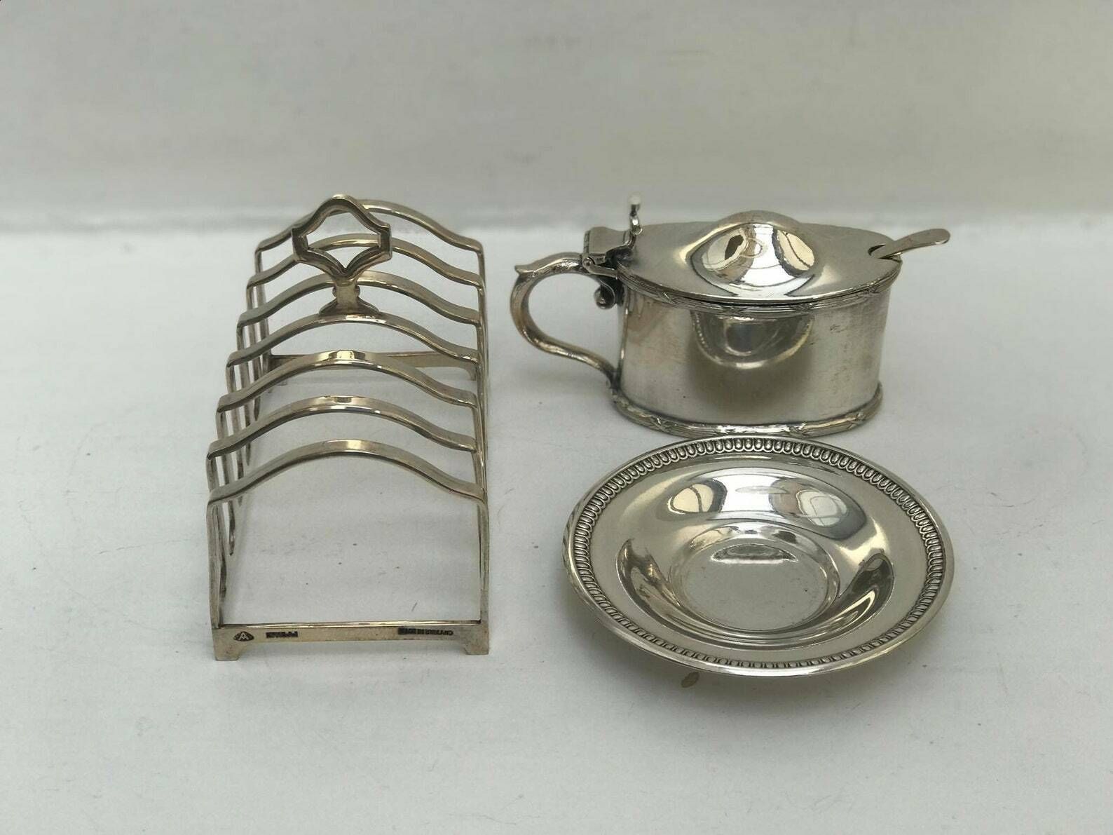 Mosterdpotje, Klein Boterschaaltje En Toastandhouder – Verzilverd Ontbijtservies – Vintage – Toastandhouder – Huwelijkscadeau – Antiek – Engels photo for sale