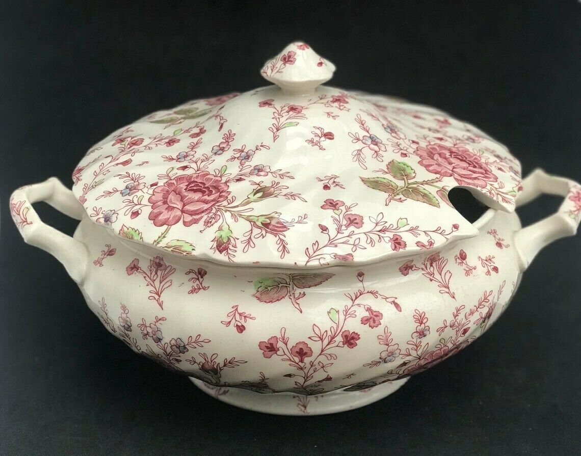 Johnson Brothers Soepterrine – Niet Meer Leverbaar Servies, Vervangend Tafelservies Wit/Roze, Engels Gegraveerd, Roze Tafeldecoratie, Antiek Engels photo furniture