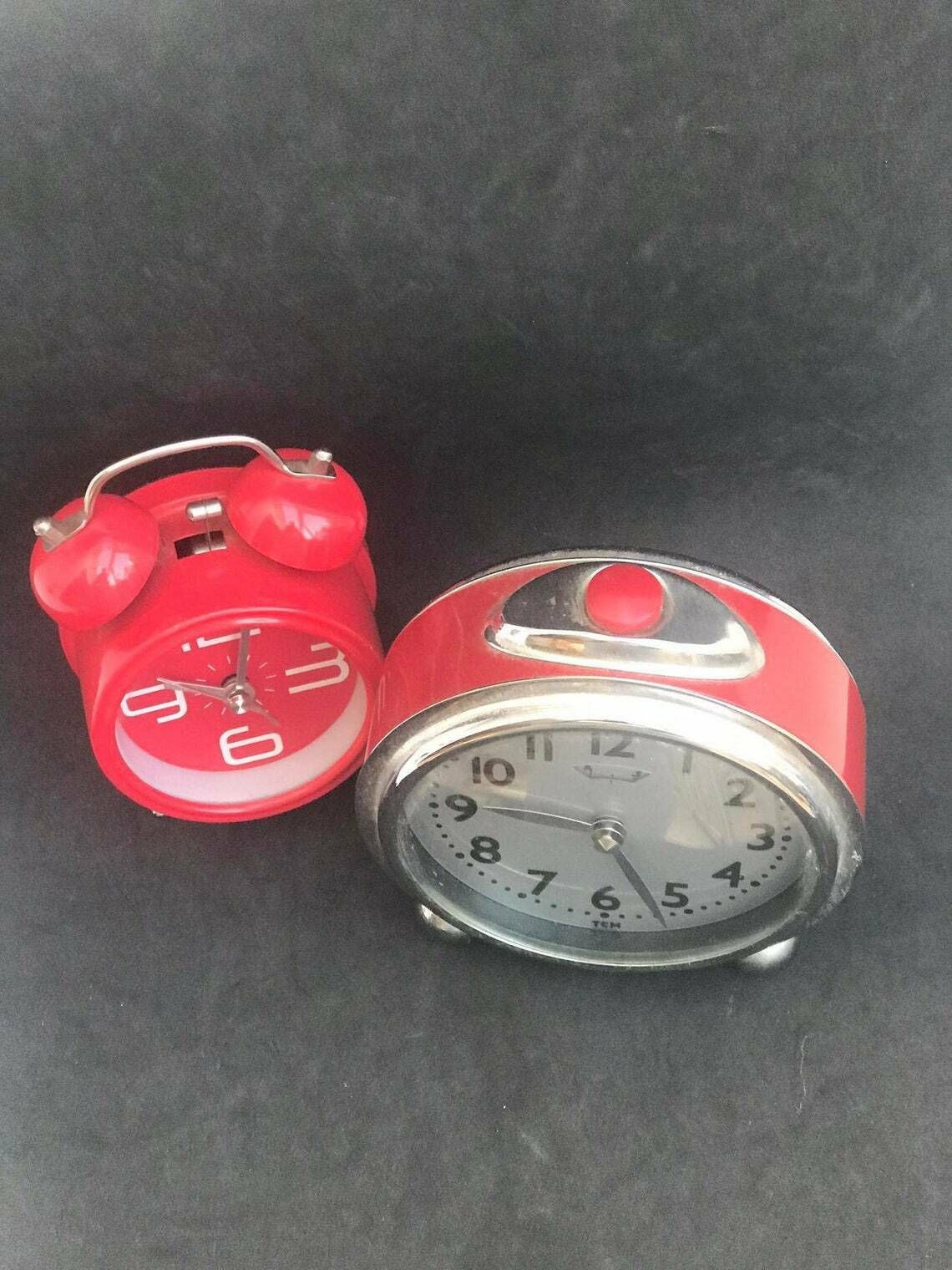 photo furniture Table Alarm Clock Set 2 Red Color Vintage Home Decor Side Table Night Clock Desk Decor Red Accents