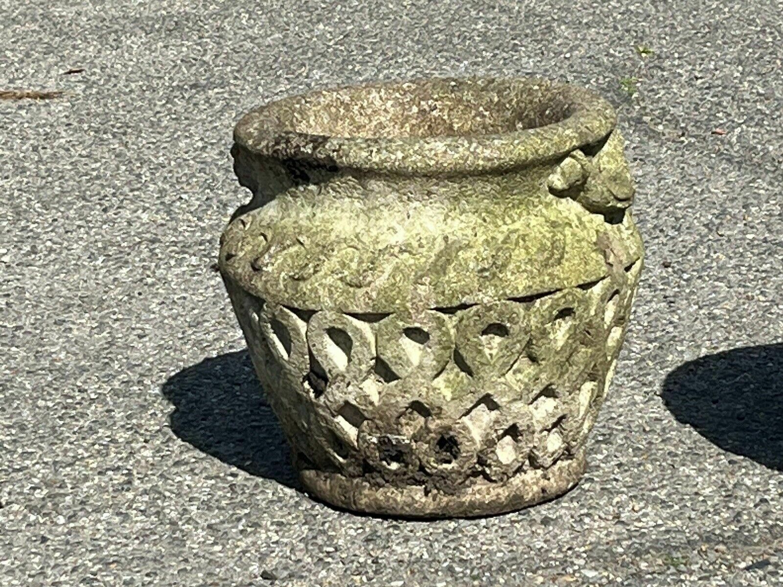 Garden Urns photo Garden Decor