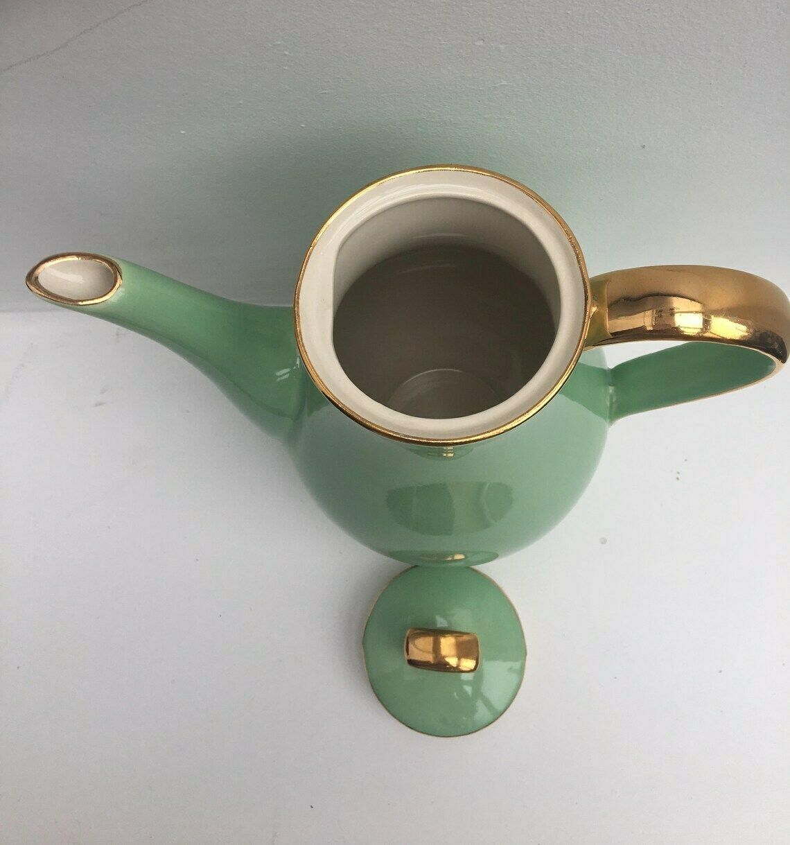 Cafetière vert pastel, anse dorée, théière Boch Frères Keralux Belgium Expo 58, vert menthe or 24 K Boch Seduction 1958 Belgian Pottery photo vinterior