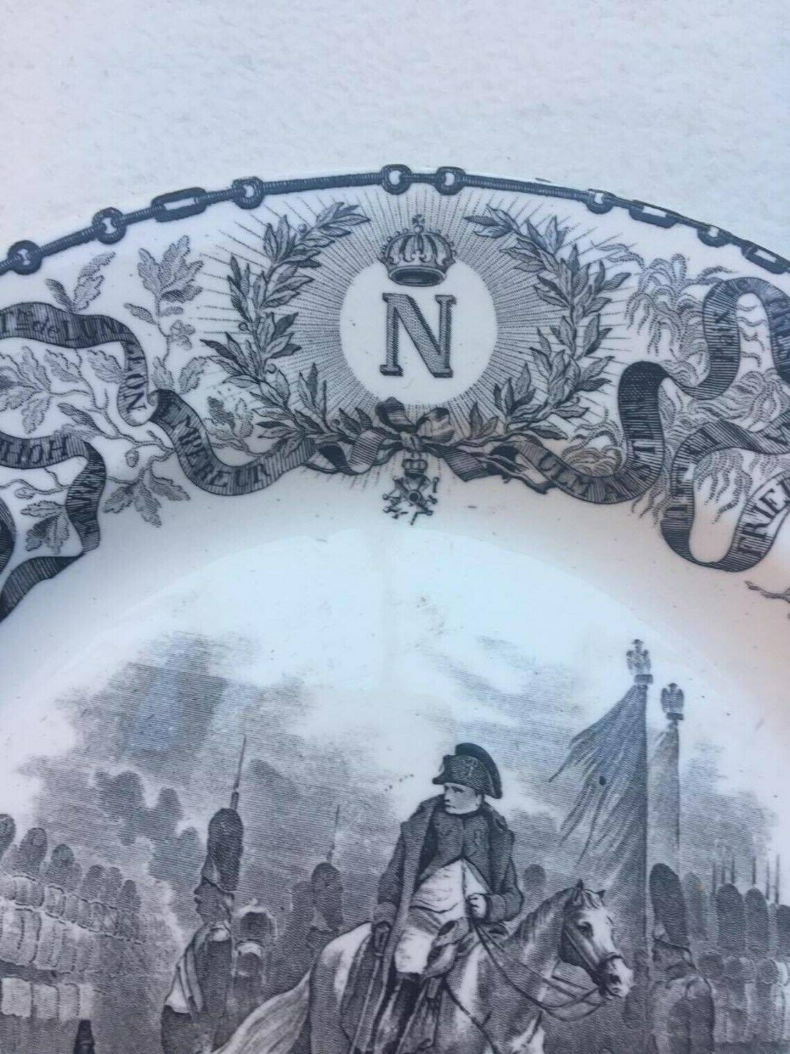 Decoratieve Borden Boch Napoleon Bonaparte – Boch Keramis België – Antiek Transferware – Boch Frères – 2 Borden – Veldslagen Zwart Wit photo buy