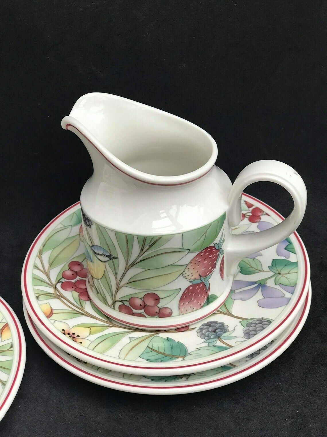 Set Villeroy And Boch Catalina Creamer And 3 Saucers 70s Breakfast Tea Gift Replacement Strawberry Decor Wedding Gif photo 118.0