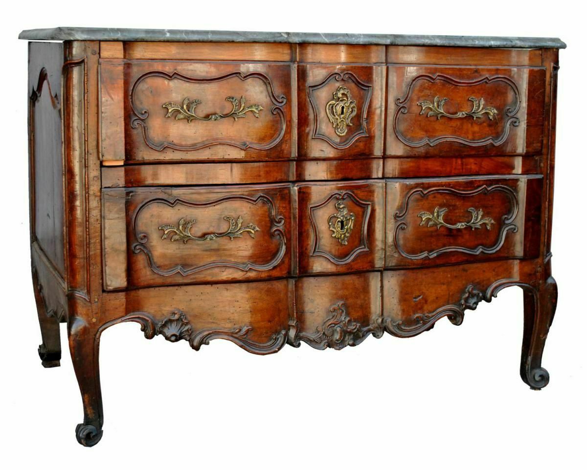 Curved Walnut Chest Of Drawers, 18th Century