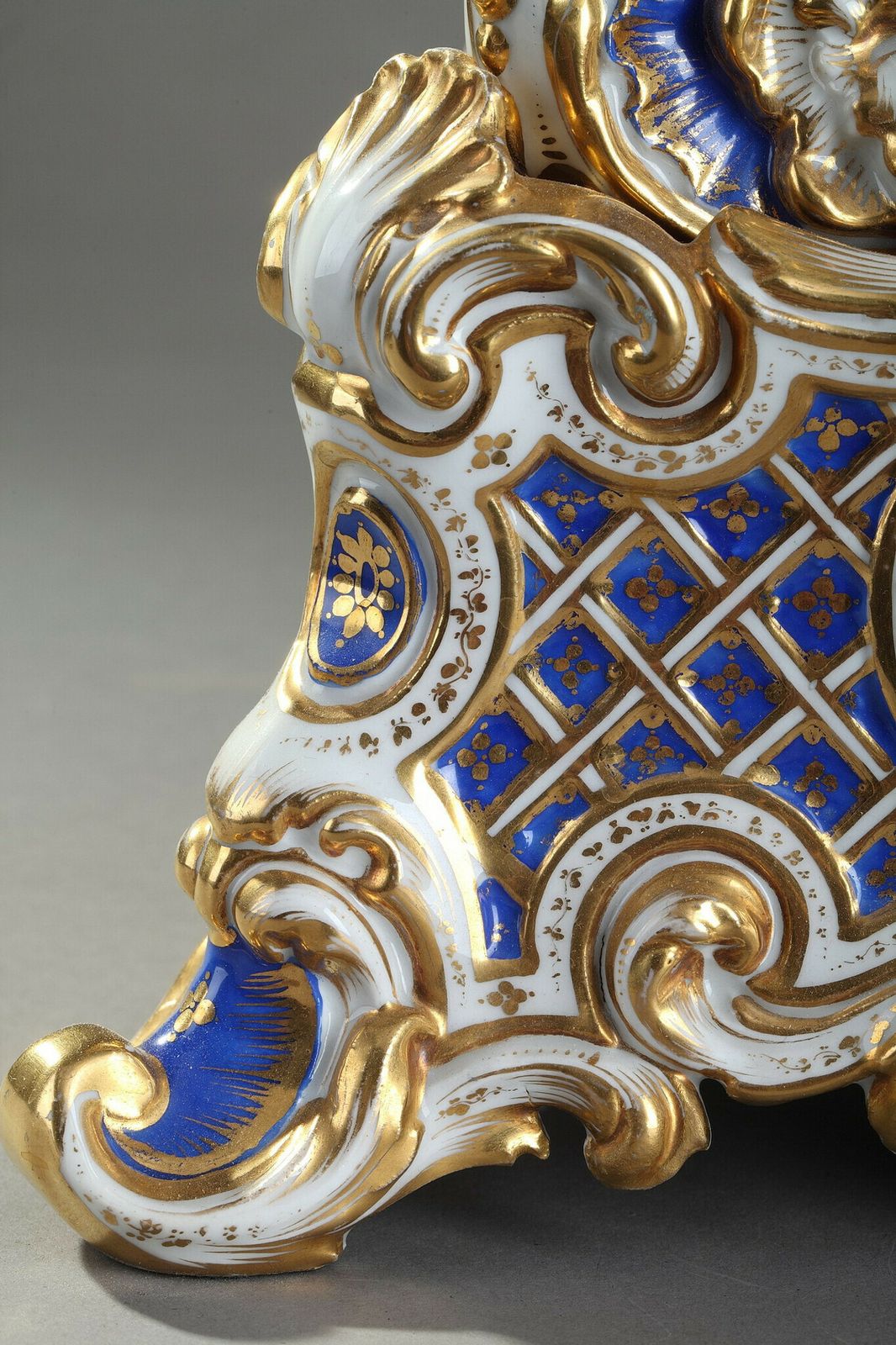 photo for sale Rocaille Clock In Porcelain In The Taste Of Jacob Petit (1796 1865), 19th Century