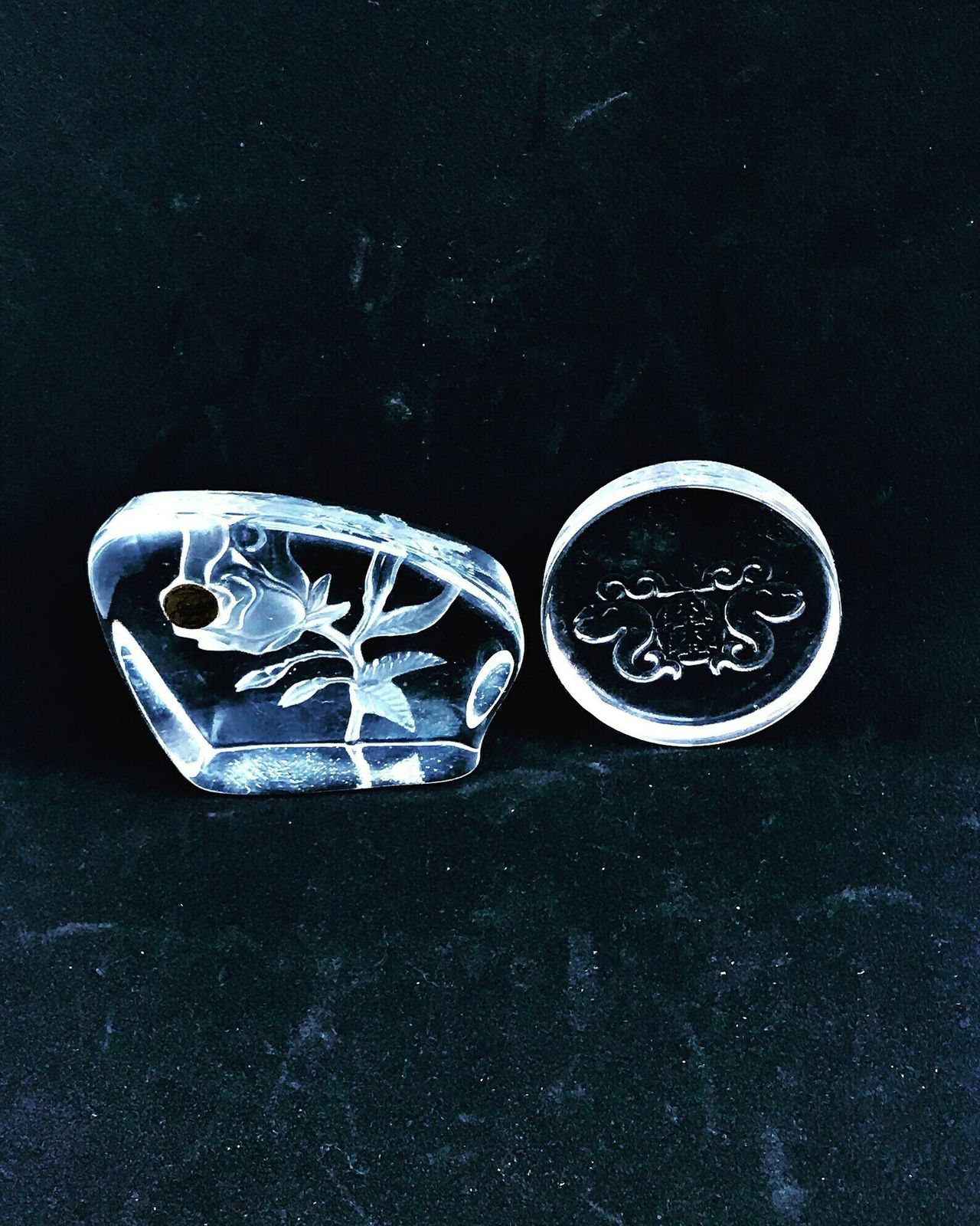 Paperweights Paper Press, Set Of 2 Crystal Of Arques With A Rose And Another Royal Leerdarm, Kristalunie Desk Decor Christmas Gift photo furniture