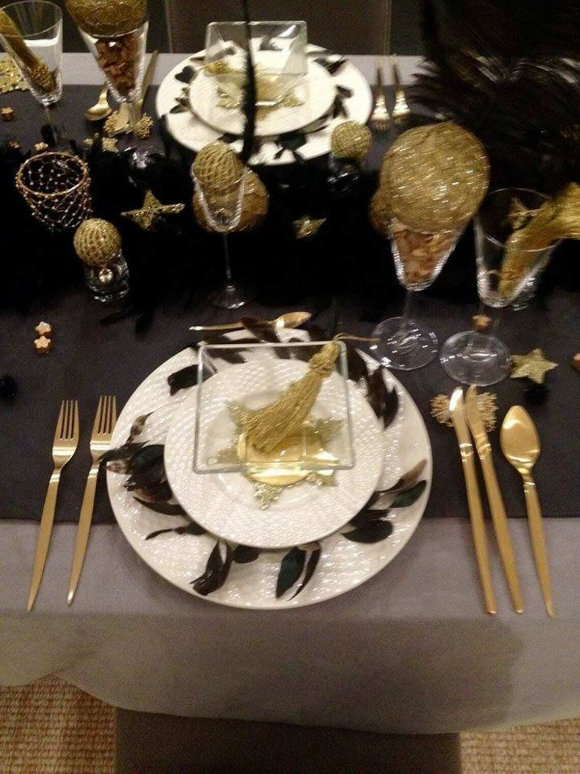 photo furniture Golden Table Decorations Key Tassels Gold Leaf Shape Shabby Chic Luxury Decor For Table Or Christmas Tree Gold Styling Carnaval Table Theme