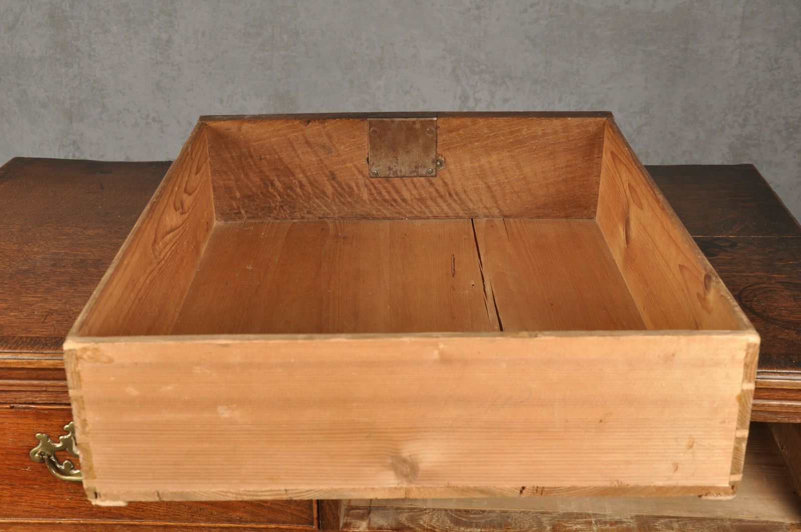 photo furniture 18th Century Oak Chest Of Drawers