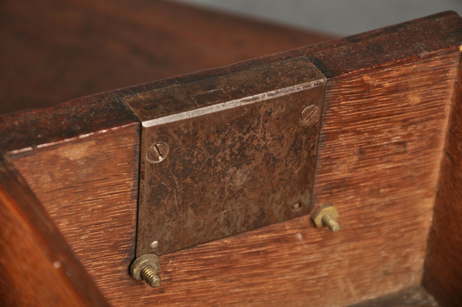 photo furniture Small Mid 18th Century Mahogany Kneehole Desk