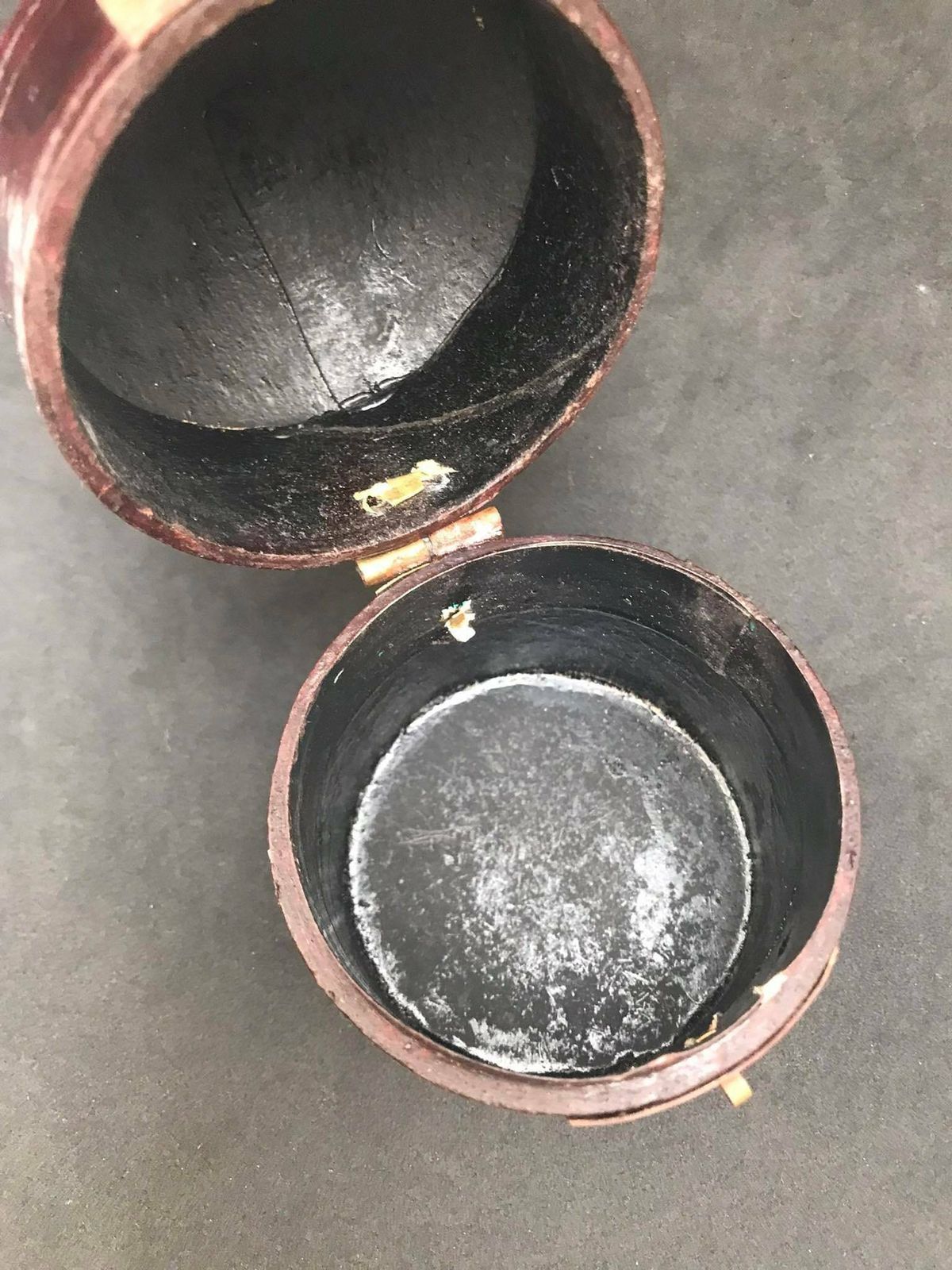 Mini Hat Box Chinese Miniature Antique Black Lacquered Decorative Brass Lock Conic Lid Mandarin Antique Wooden Storage Box Decorative Item photo buy