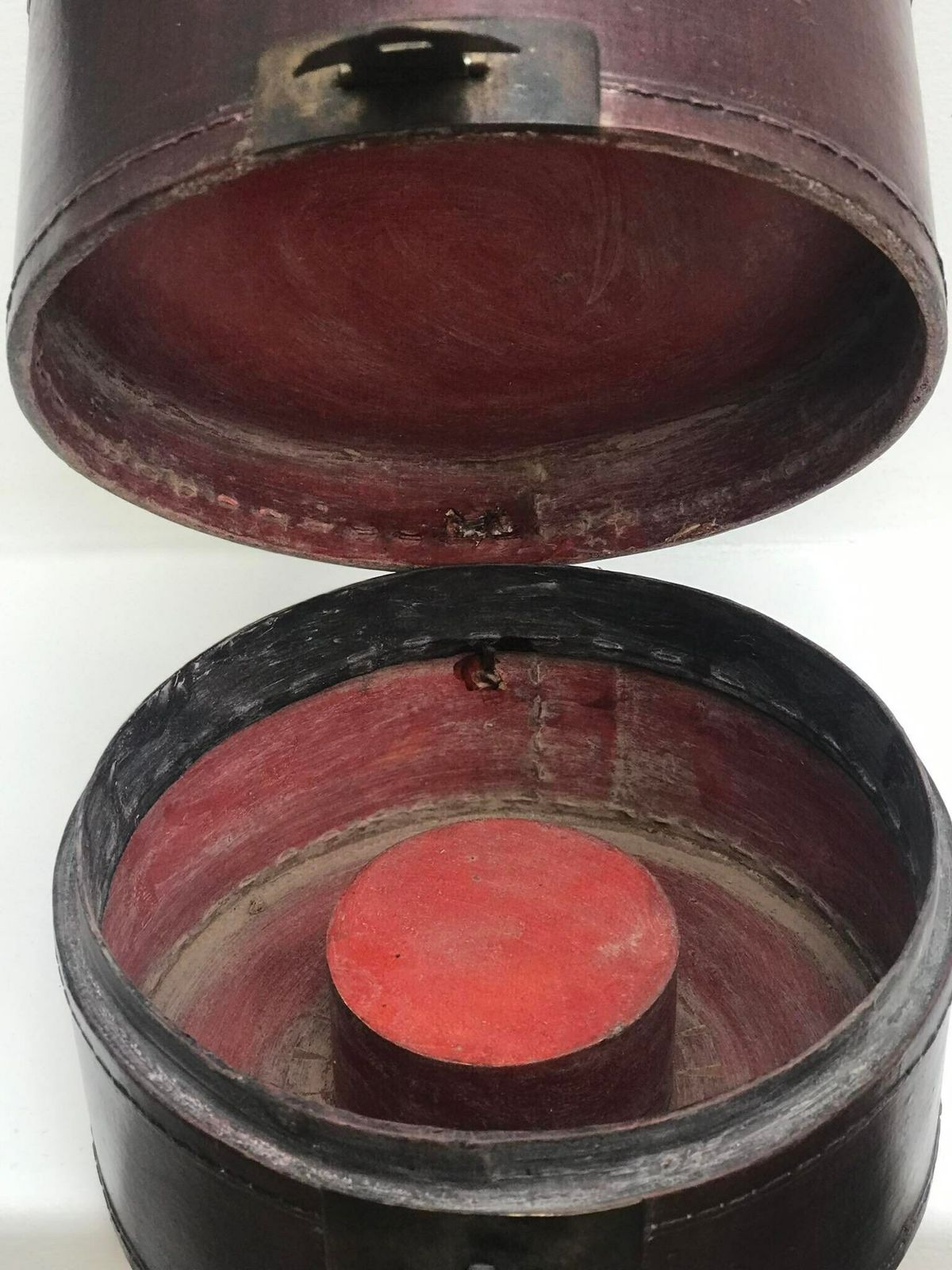 Hat Box Double Chinese Antique Leather Lacquered Decorative Box Brass Lock And Lid Mandarin Antique Round Wooden Storage Box Decorative Item photo 425.0