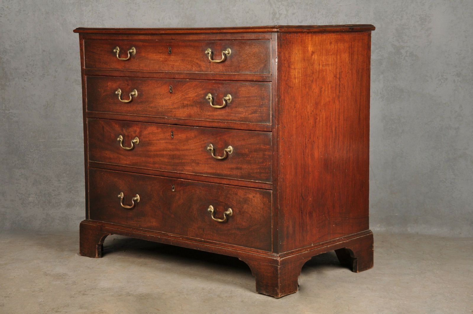 3200.0 Fine 18th Century Mahogany Chest Of Drawers photo