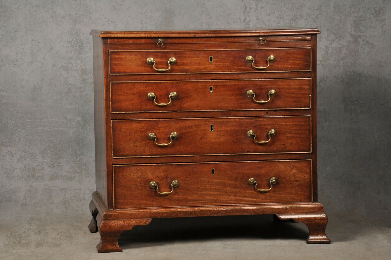 photo vinterior Small 18th Century Mahogany Chest Of Drawers