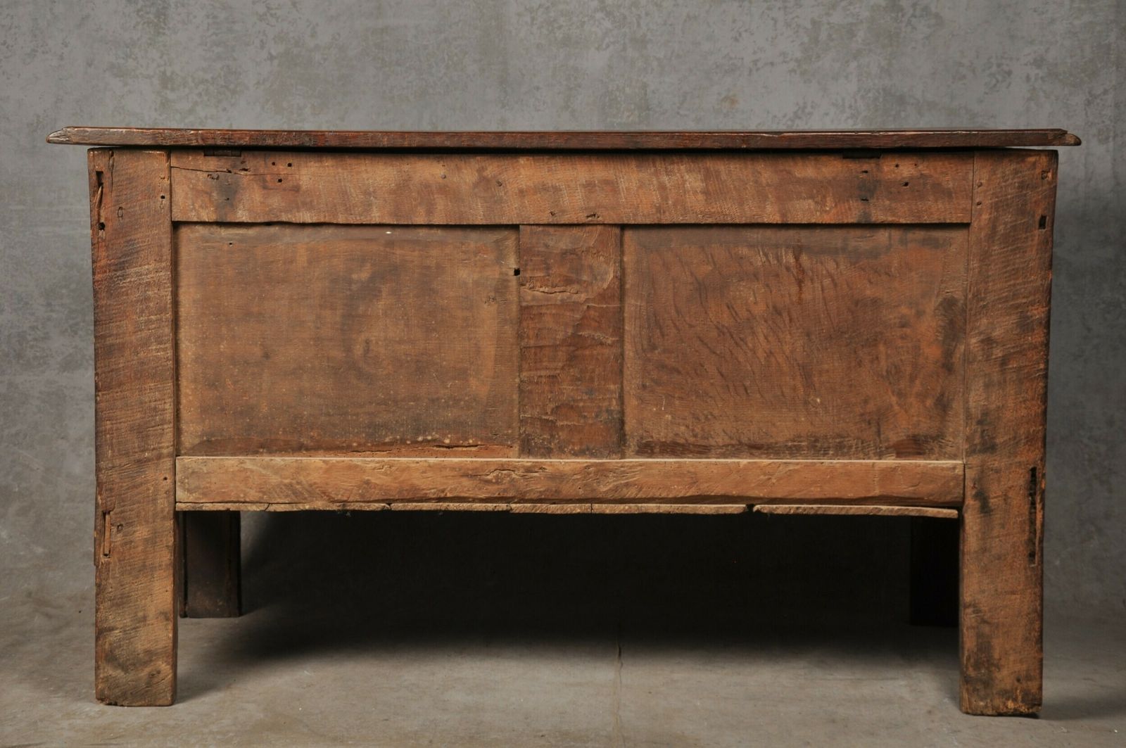 6200.0 Early 17th Century Oak Coffer, 18th Century And Earlier photo