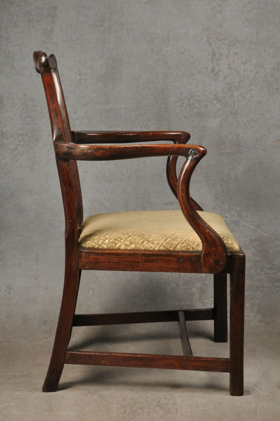 photo furniture 18th Century Mahogany Chippendale Armchair