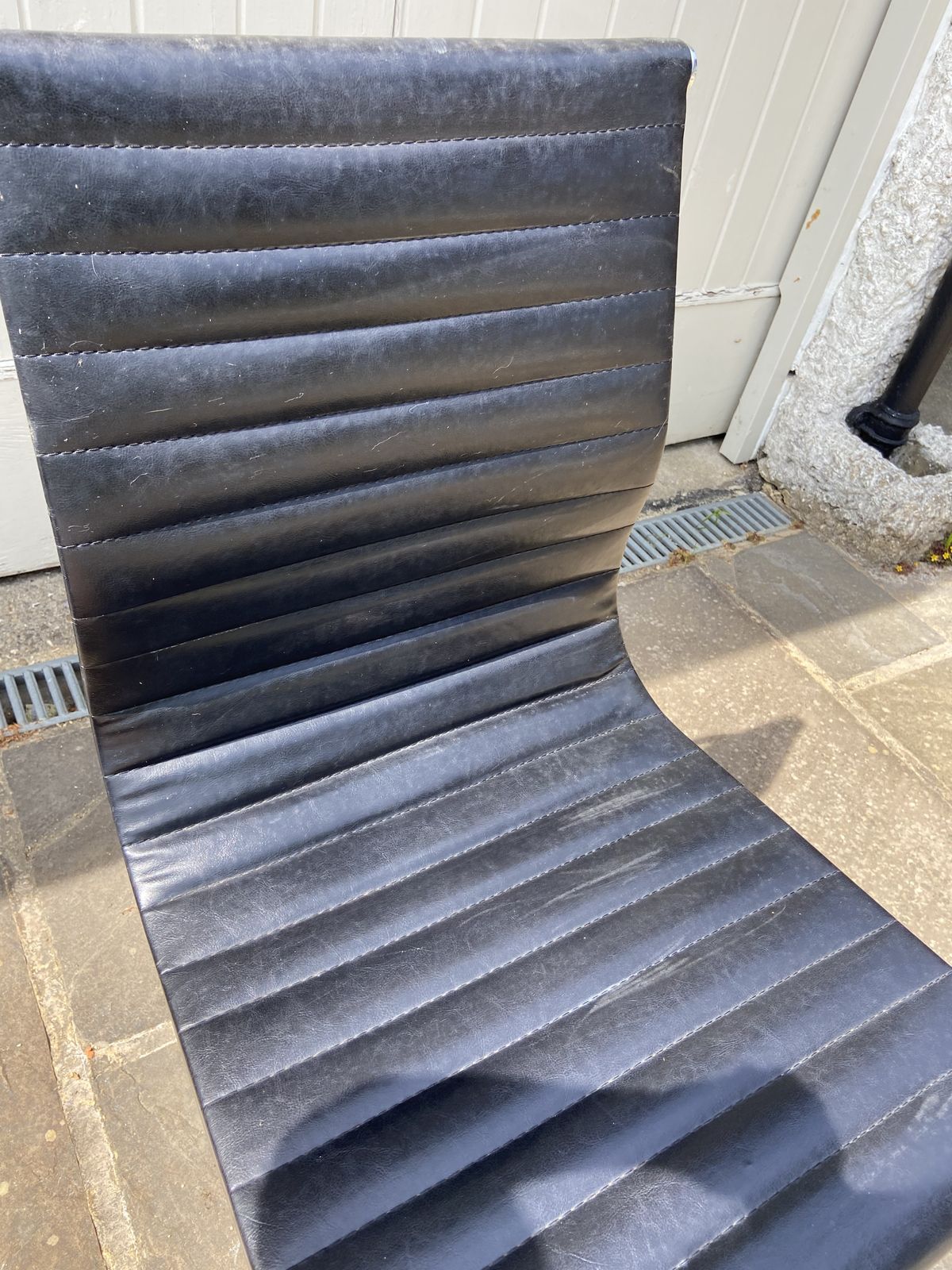 Mid Century Leather Swivel Office Chair With Pedestal Base photo vinterior