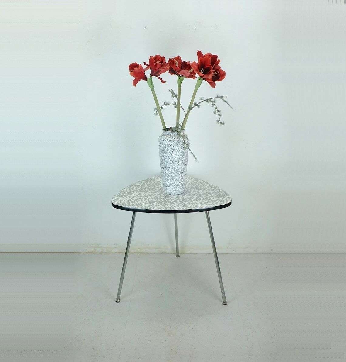 1950s Three Legged Coffee Table With Formica Top And Slanted Chrome Legs