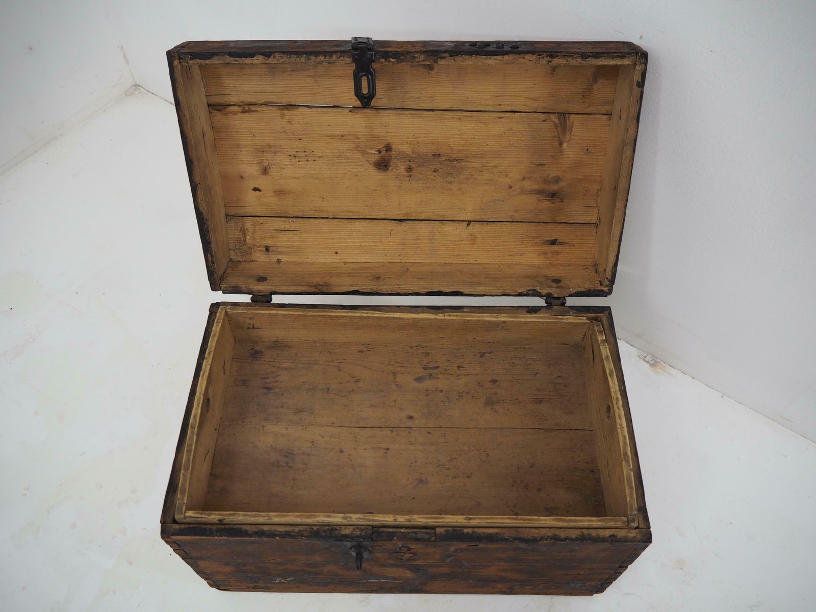 Vintage Wooden Box Suitcase 1960s photo vinterior