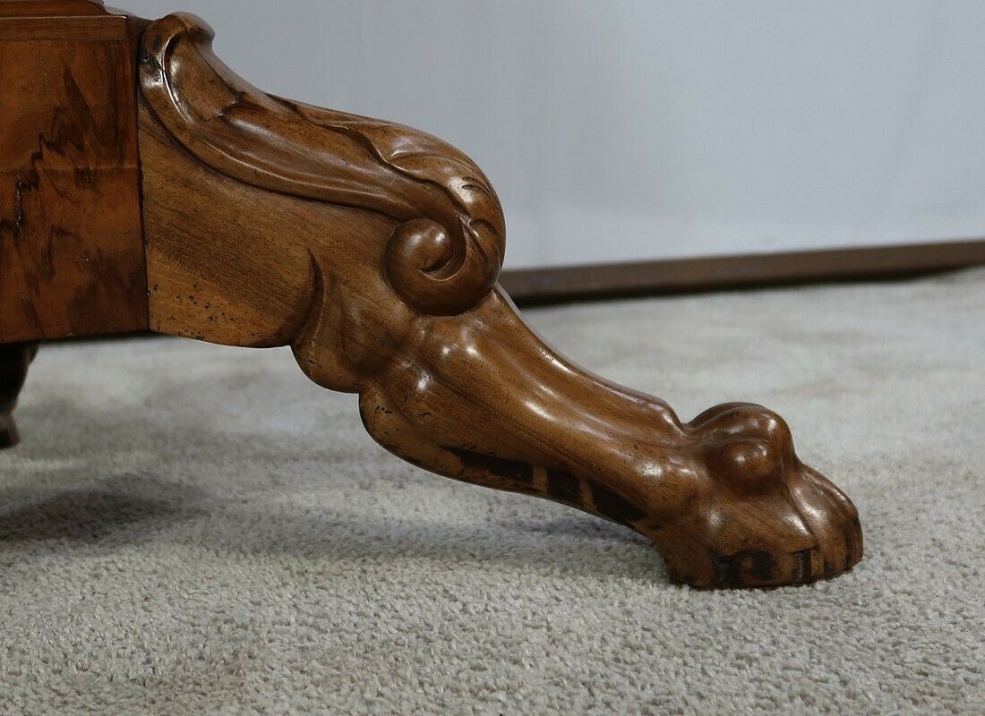 photo furniture Estate Pedestal Table In Solid Walnut, Restoration Period, Early 19th Century