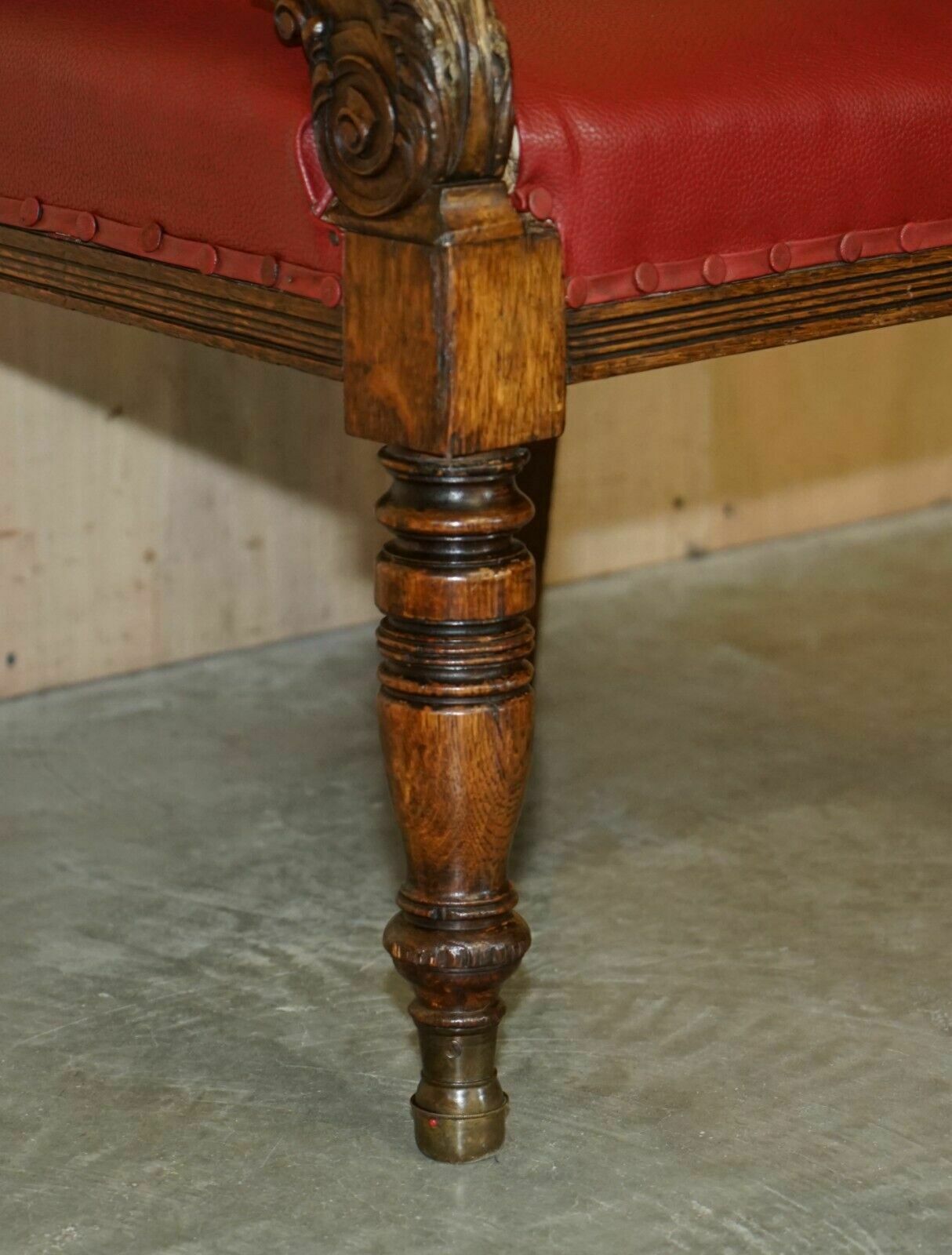 photo vinterior Heavily Carved English Antique Victorian Armchair + Coat Of Arms Armorial Crest