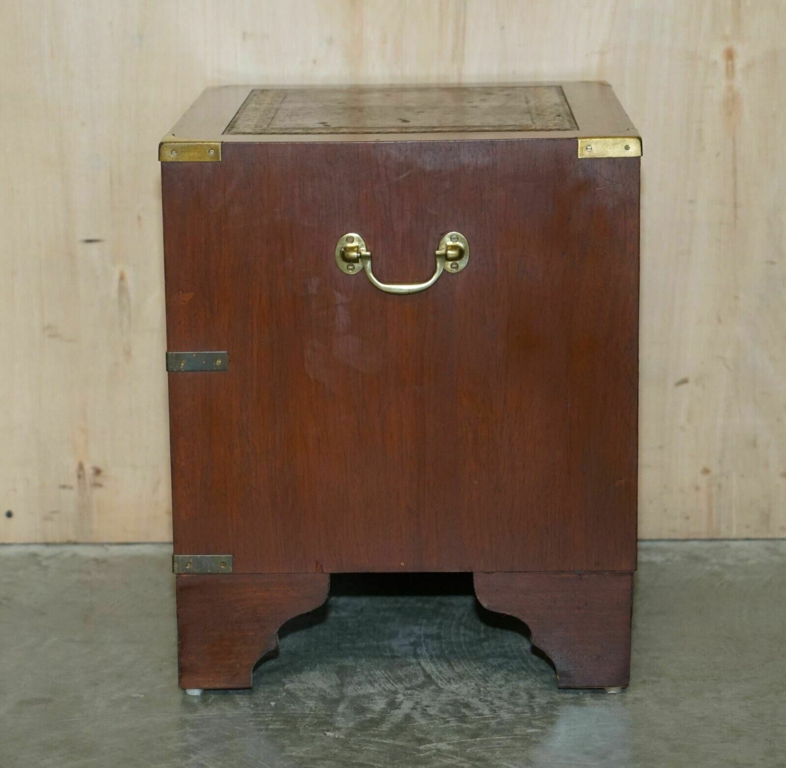 photo vintage Stunning Harrods Kennedy Military Campaign Side End Table Drawers Brown Leather