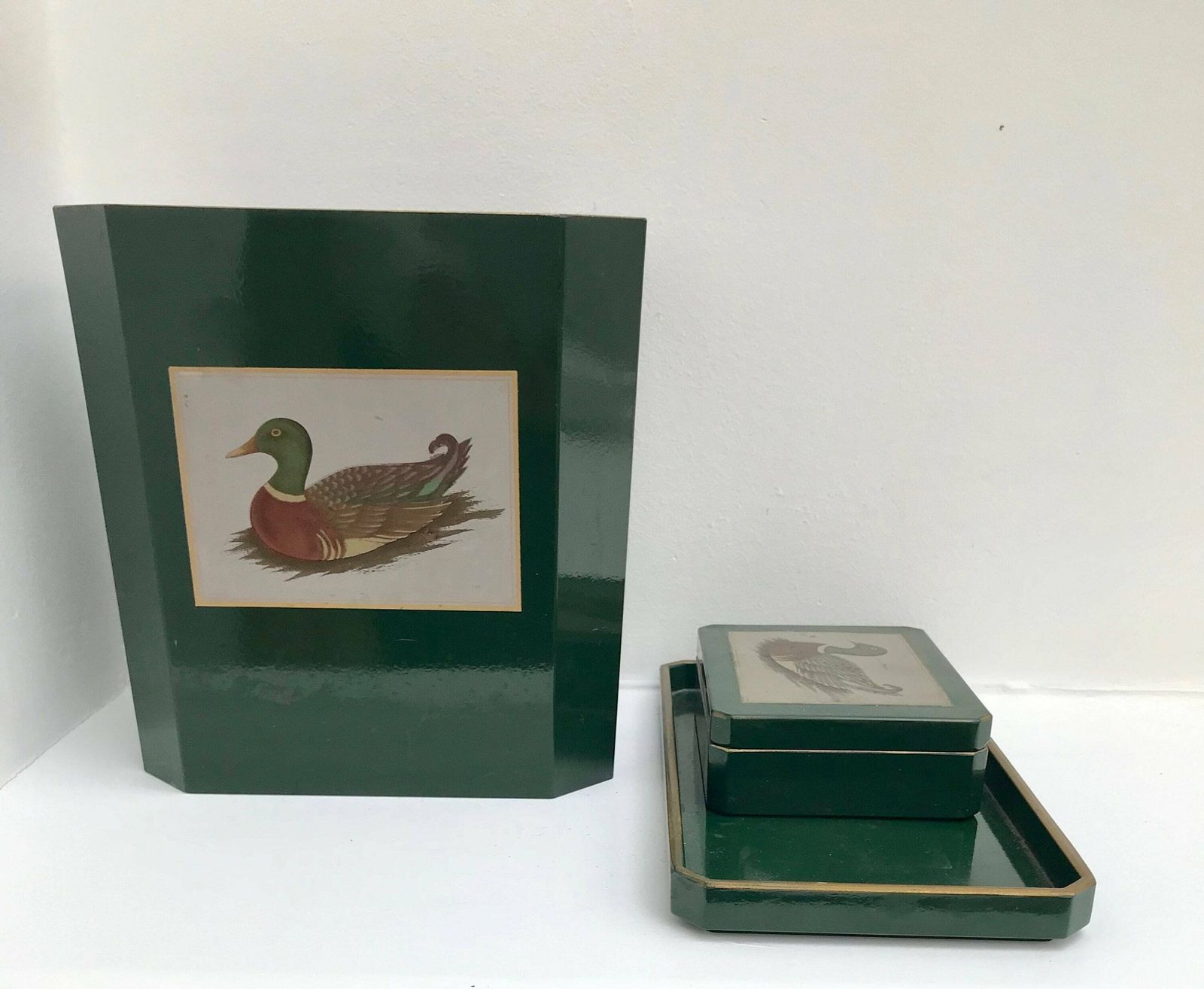 Bureauset lakdoos dienblad Melarti donkergroen gouden accenten bureauaccessoires, entreedecoratie rechthoekige doos met deksel sleutelschaal photo vintage