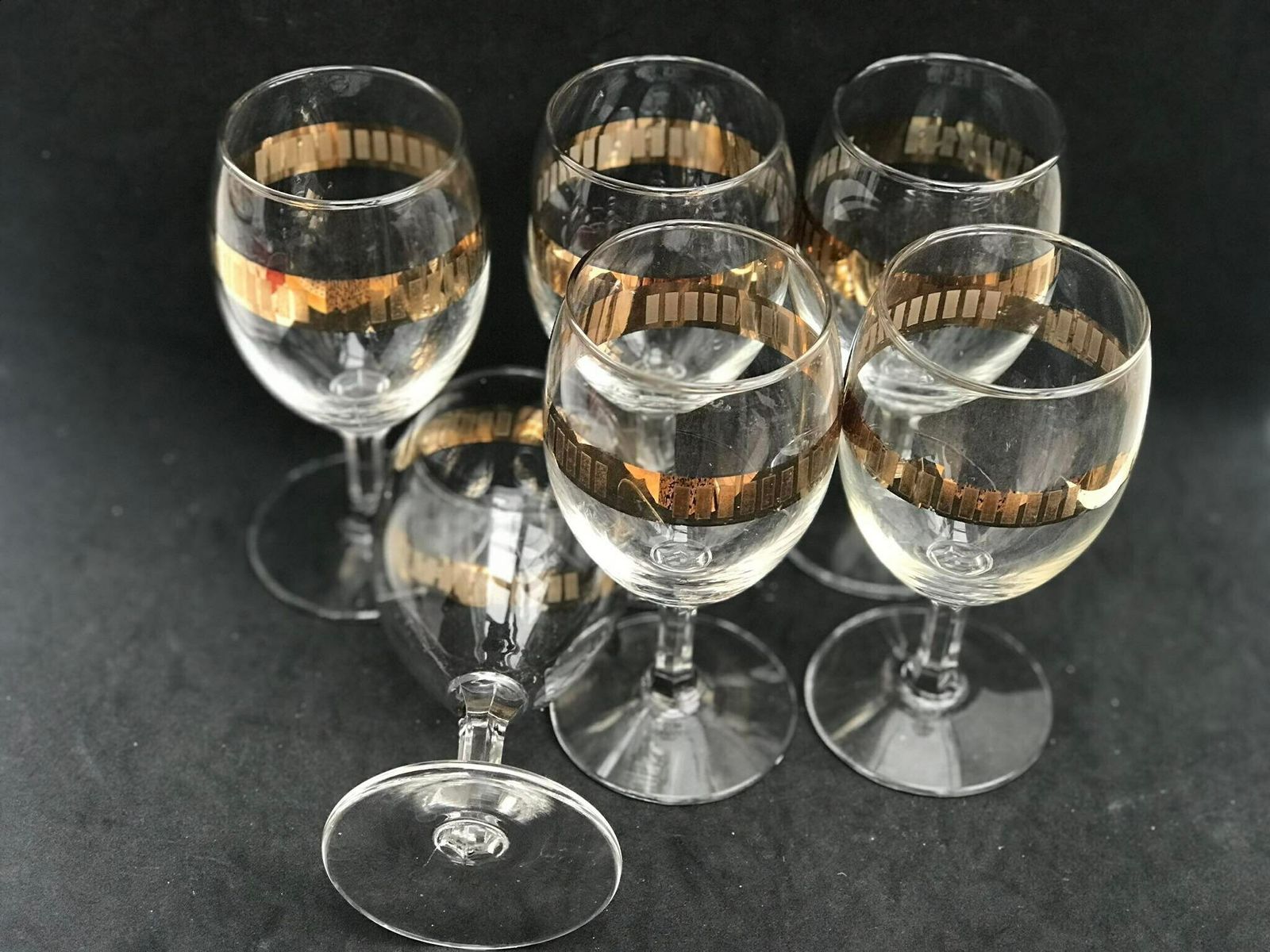 photo for sale Lot de 6 verres à vin, pied doré décoré à base ronde, dorure à l'or fin, Hollywood Regency, France, années 1950