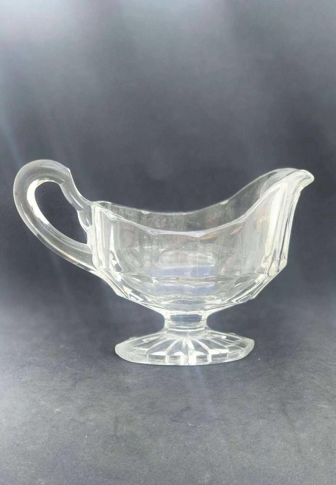 Glass Bowl Creamer Or Gravy Boat Salad Bowl Small Dish And Glass Sweet Basket 4 Pièces, Art Deco, Clear Molded/Pressed Glass Sauce Boats photo vinterior